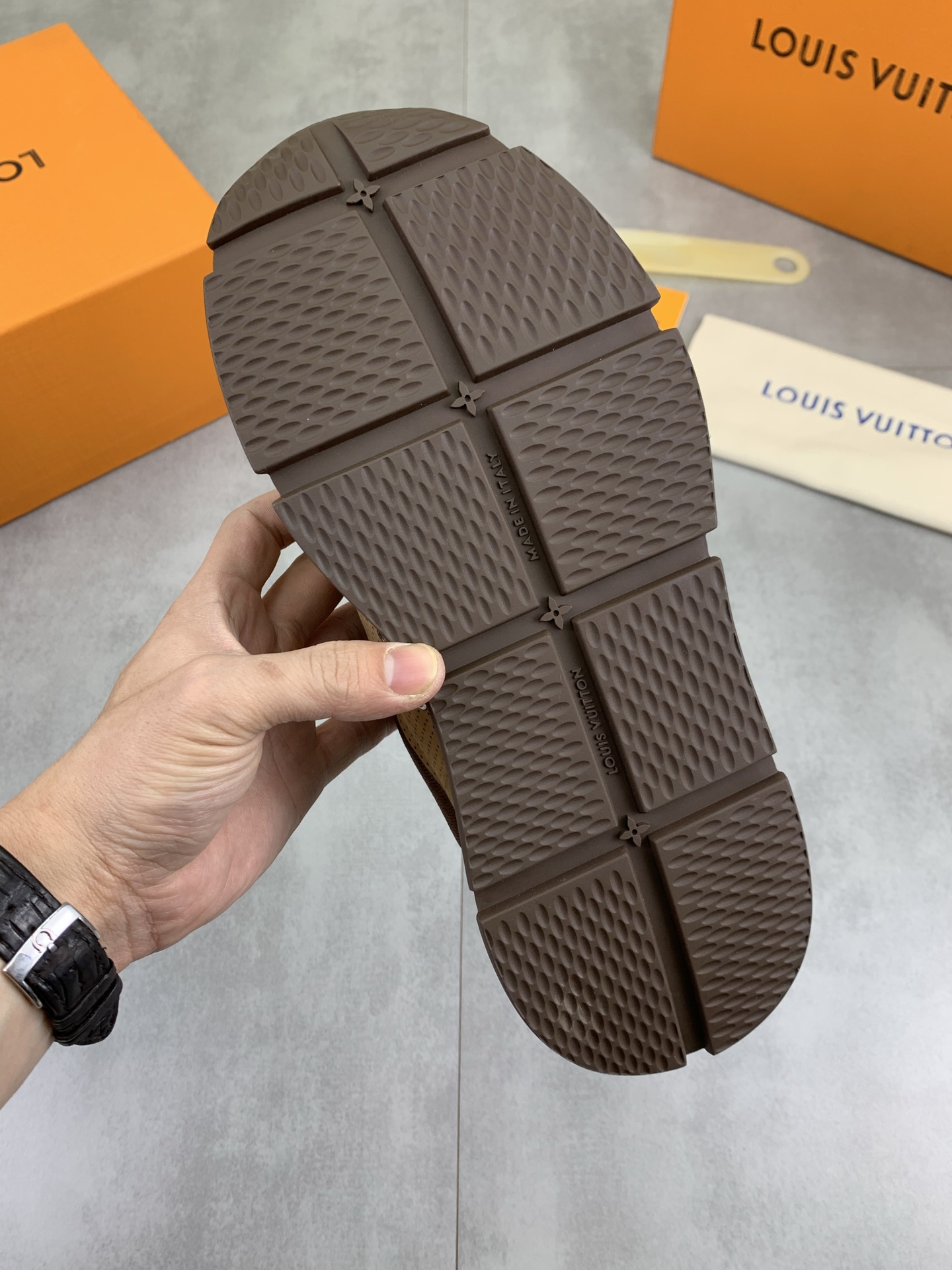 LV shoe