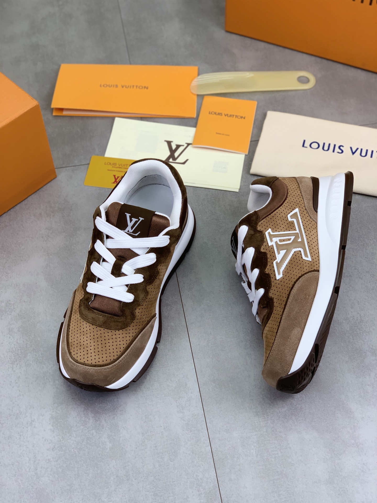 LV shoe