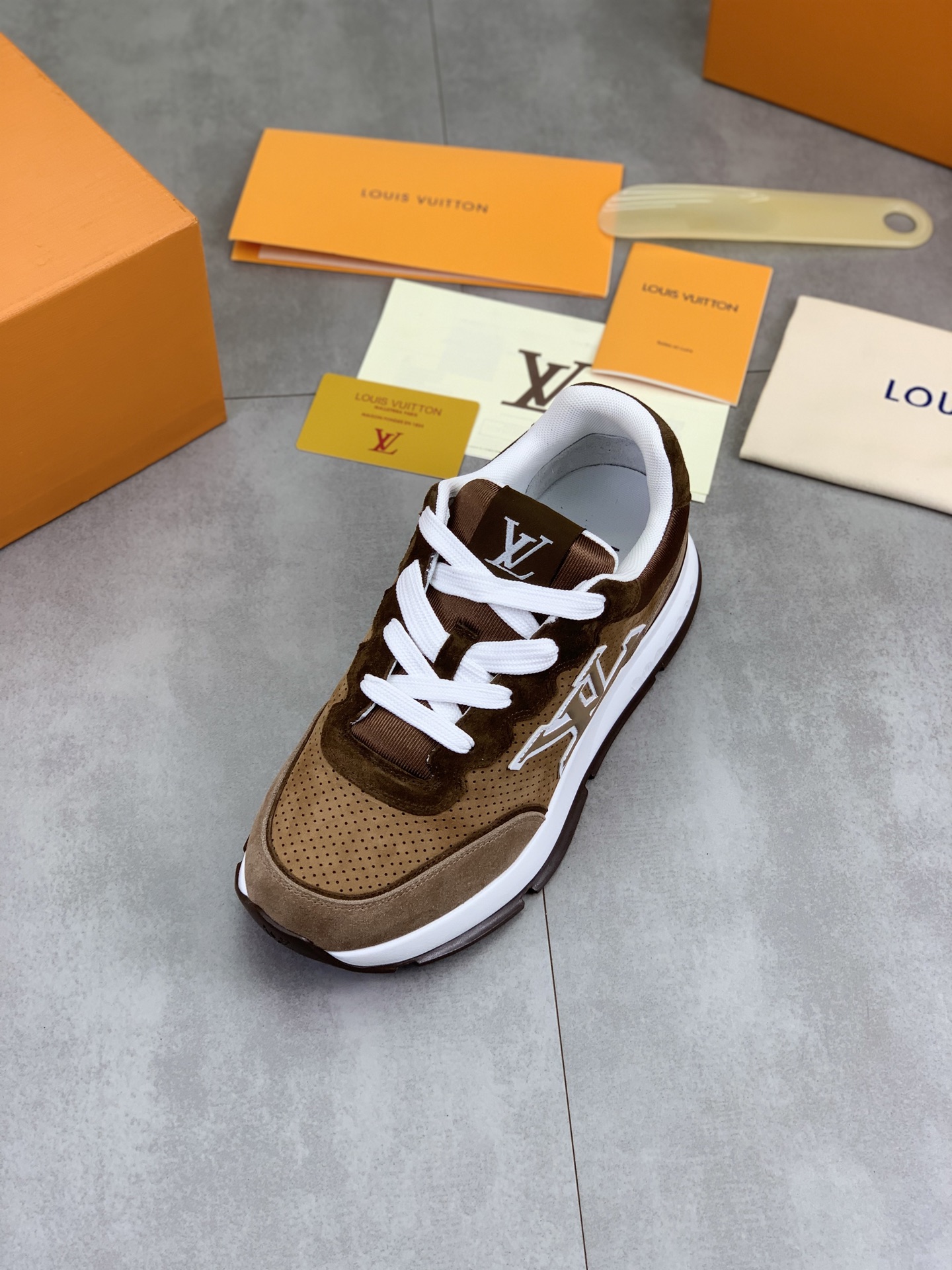 LV shoe