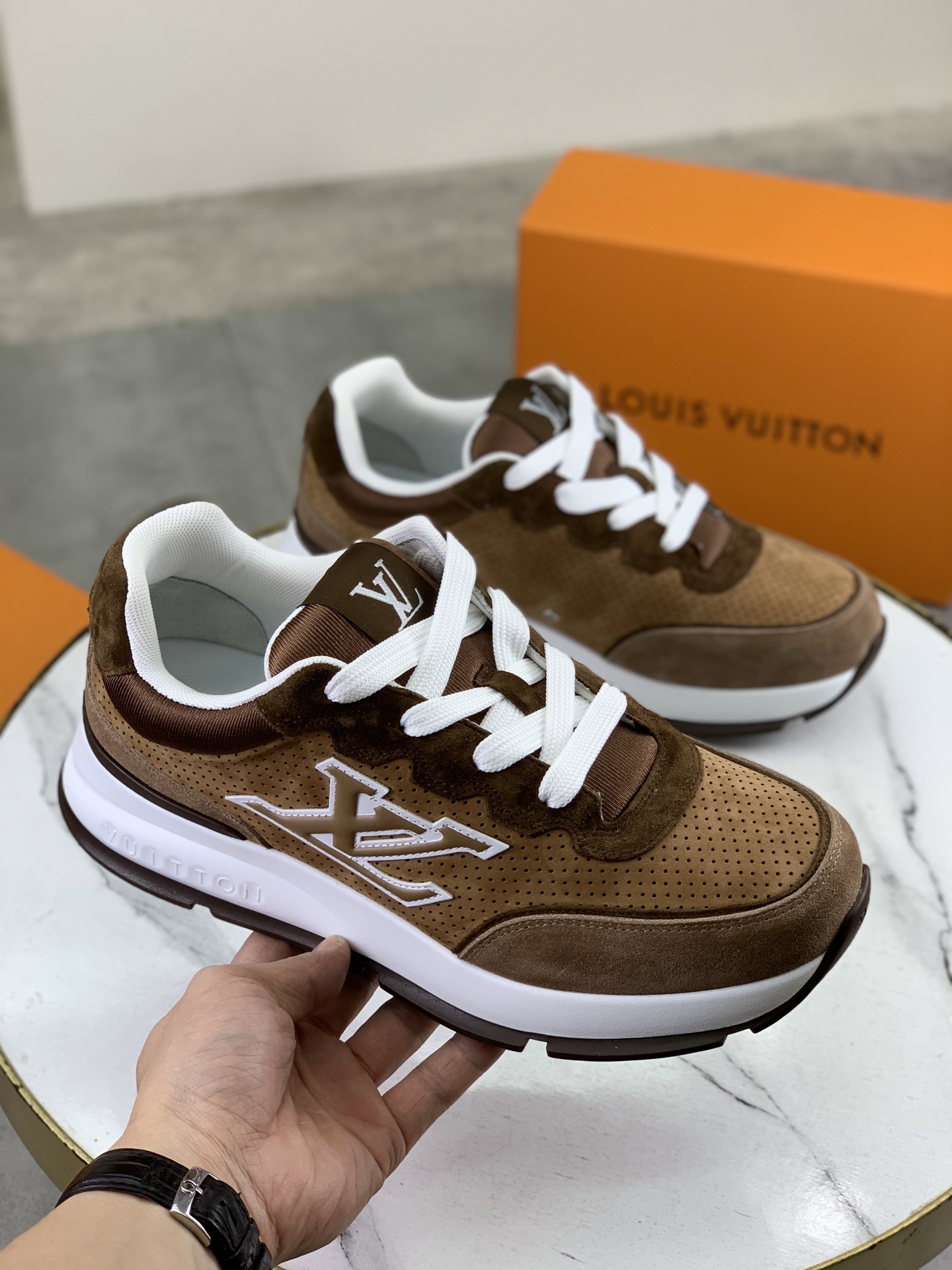 LV shoe