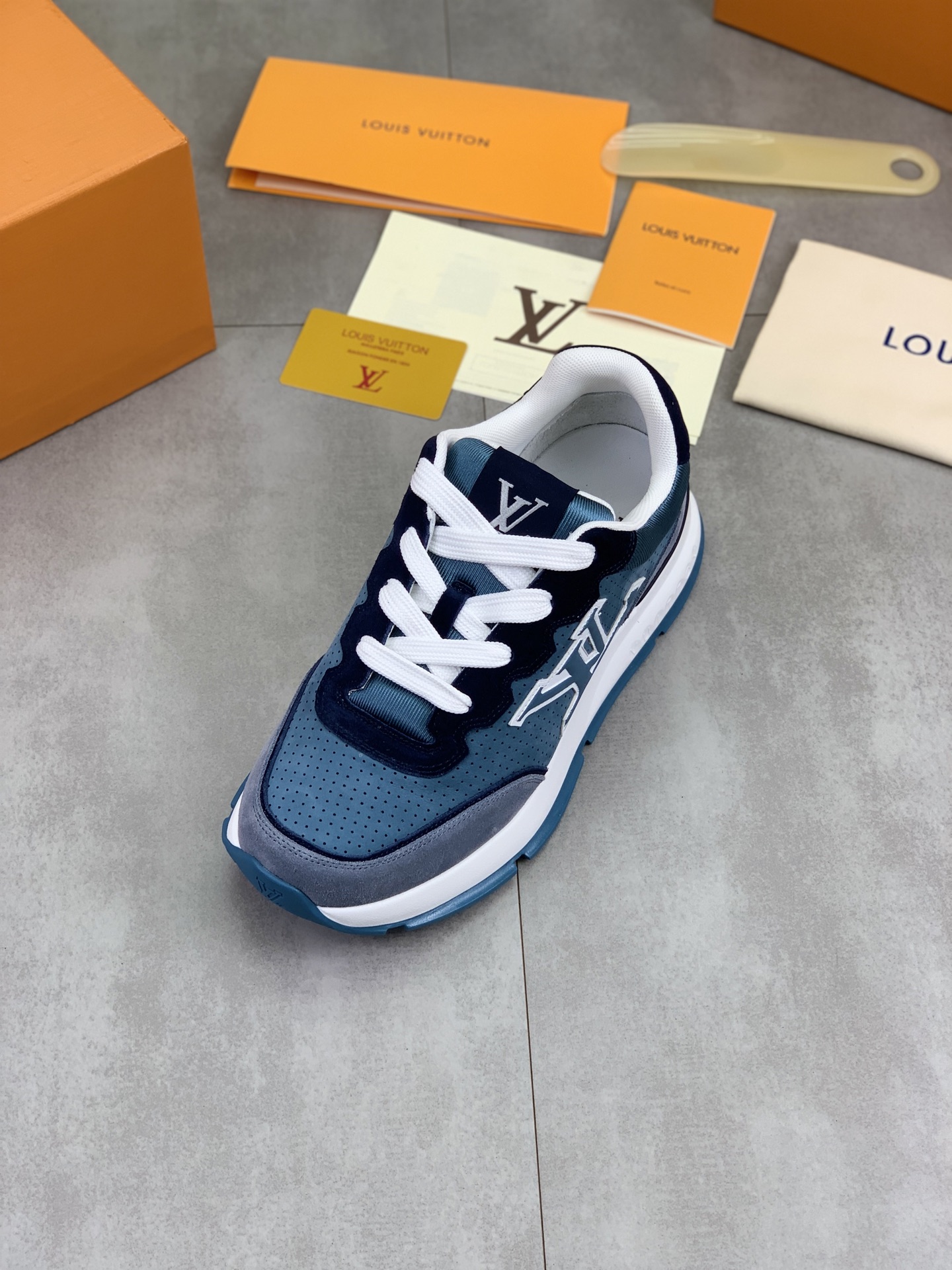 LV shoe