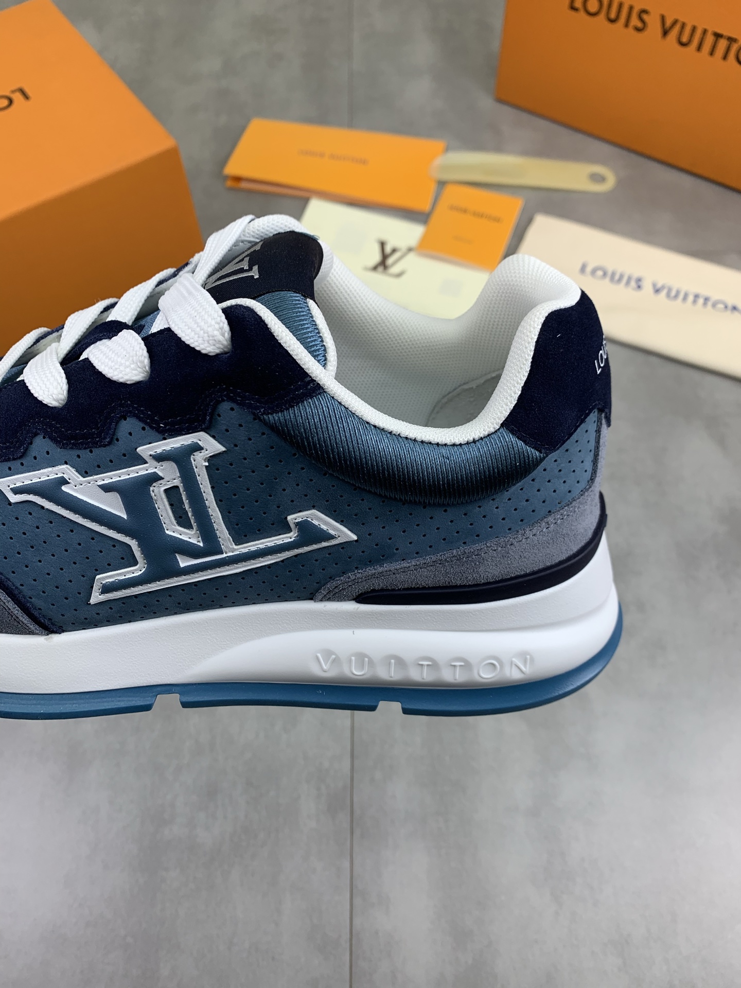 LV shoe