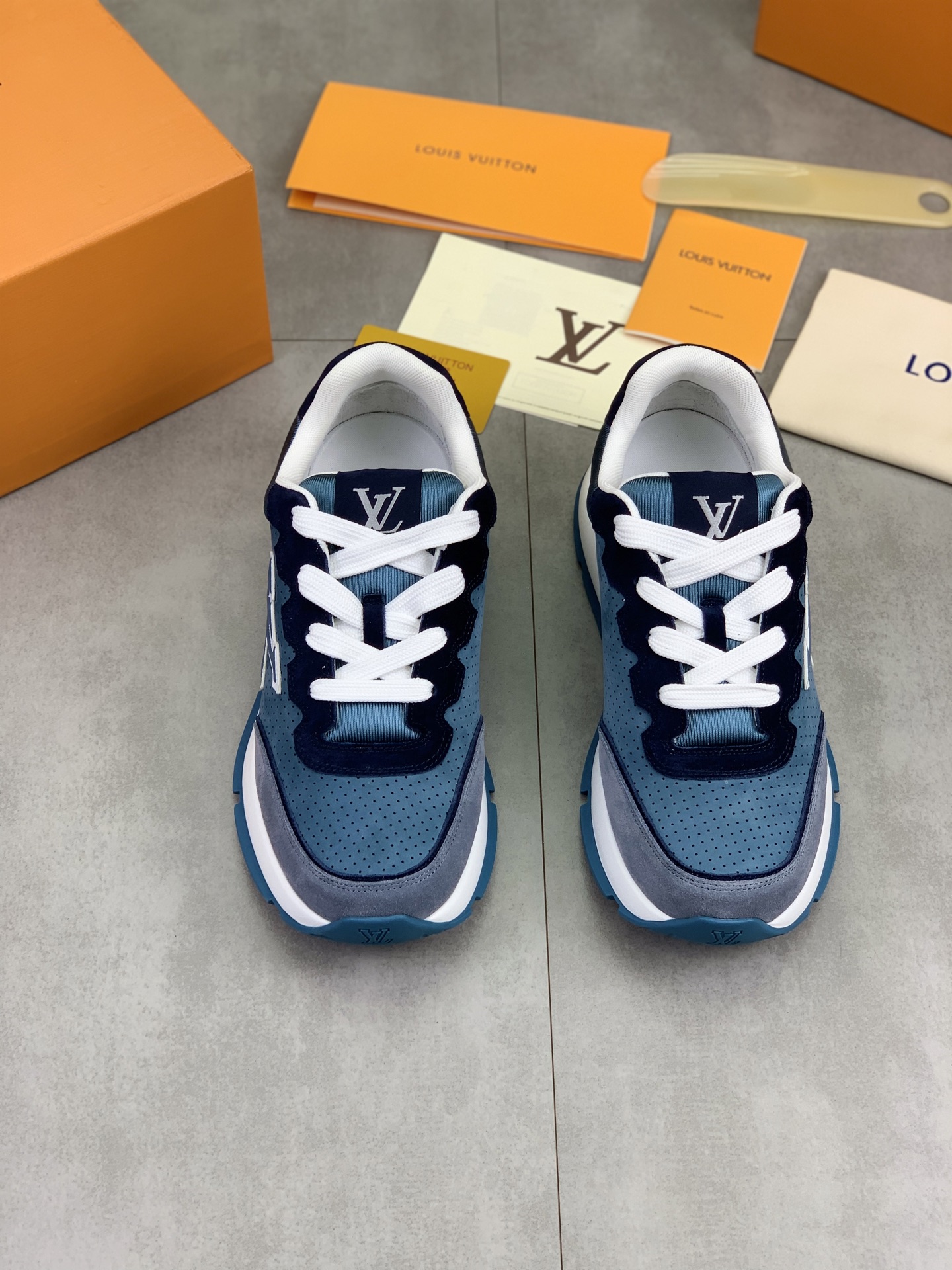 LV shoe