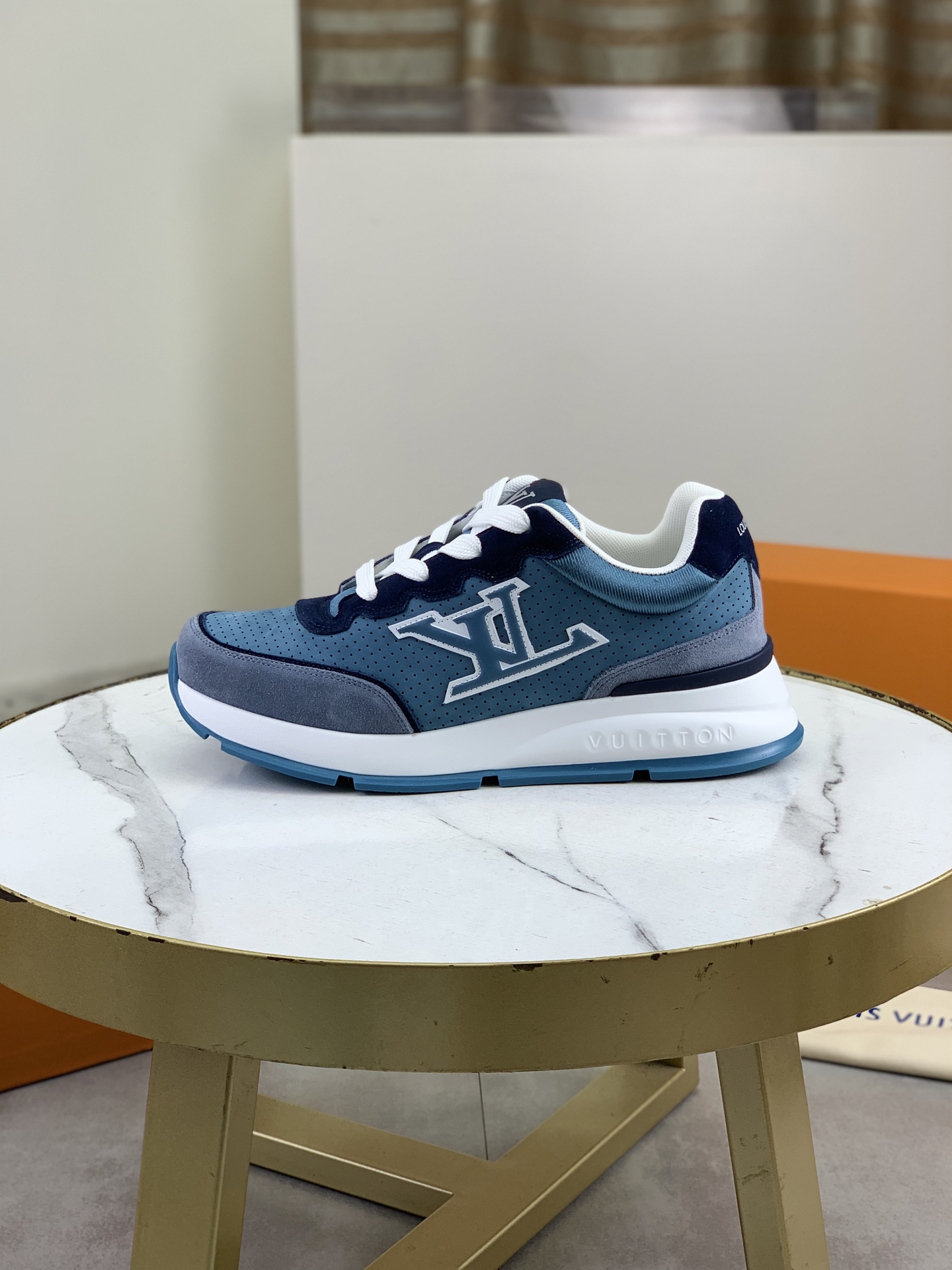 LV shoe