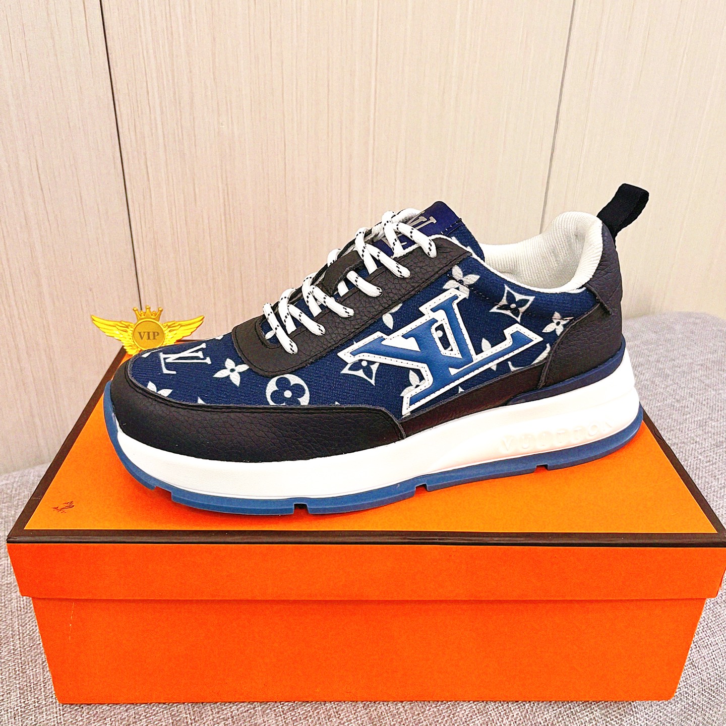 LV shoe