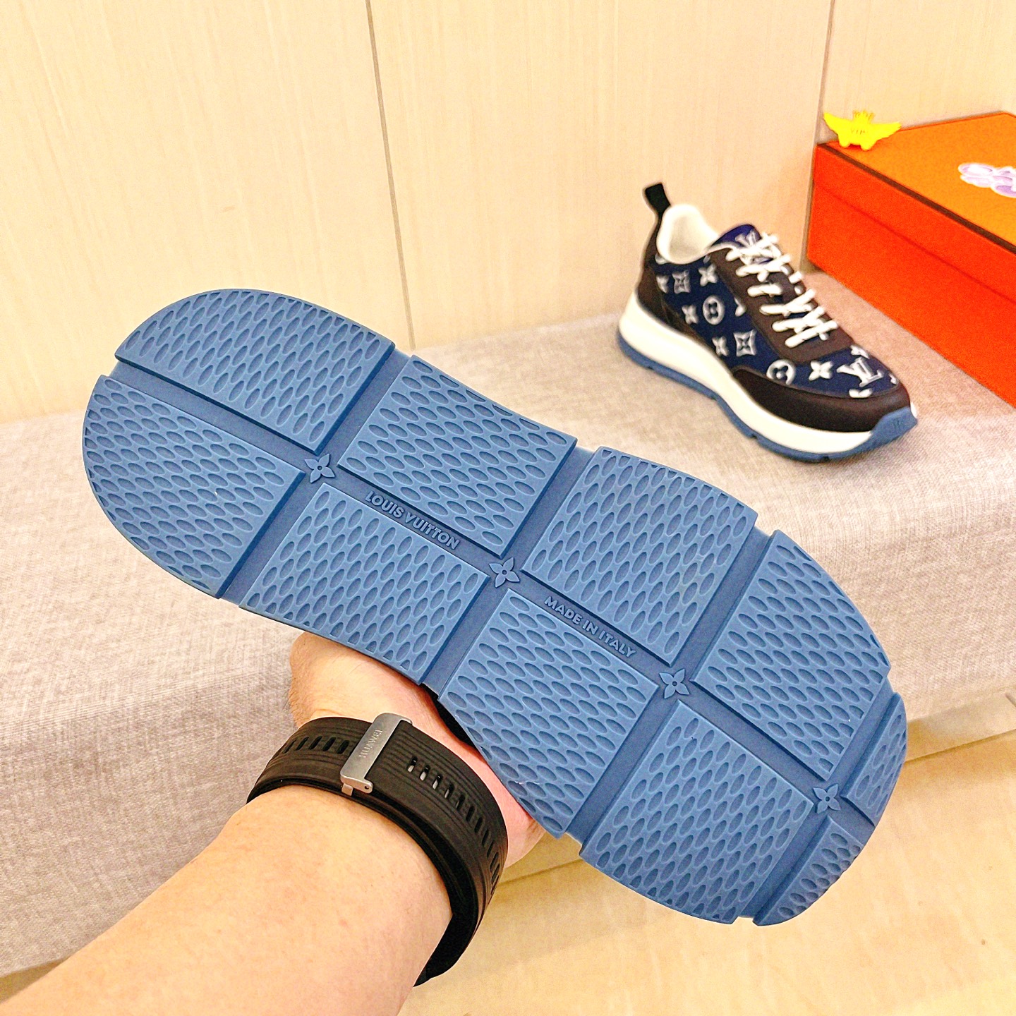 LV shoe