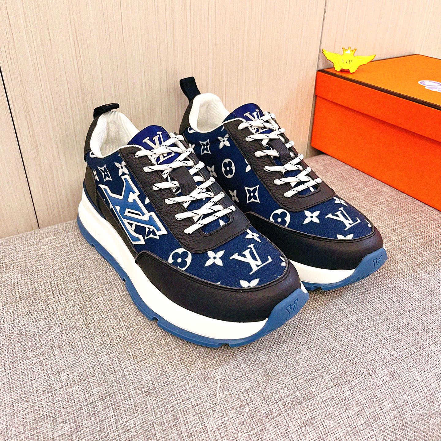 LV shoe