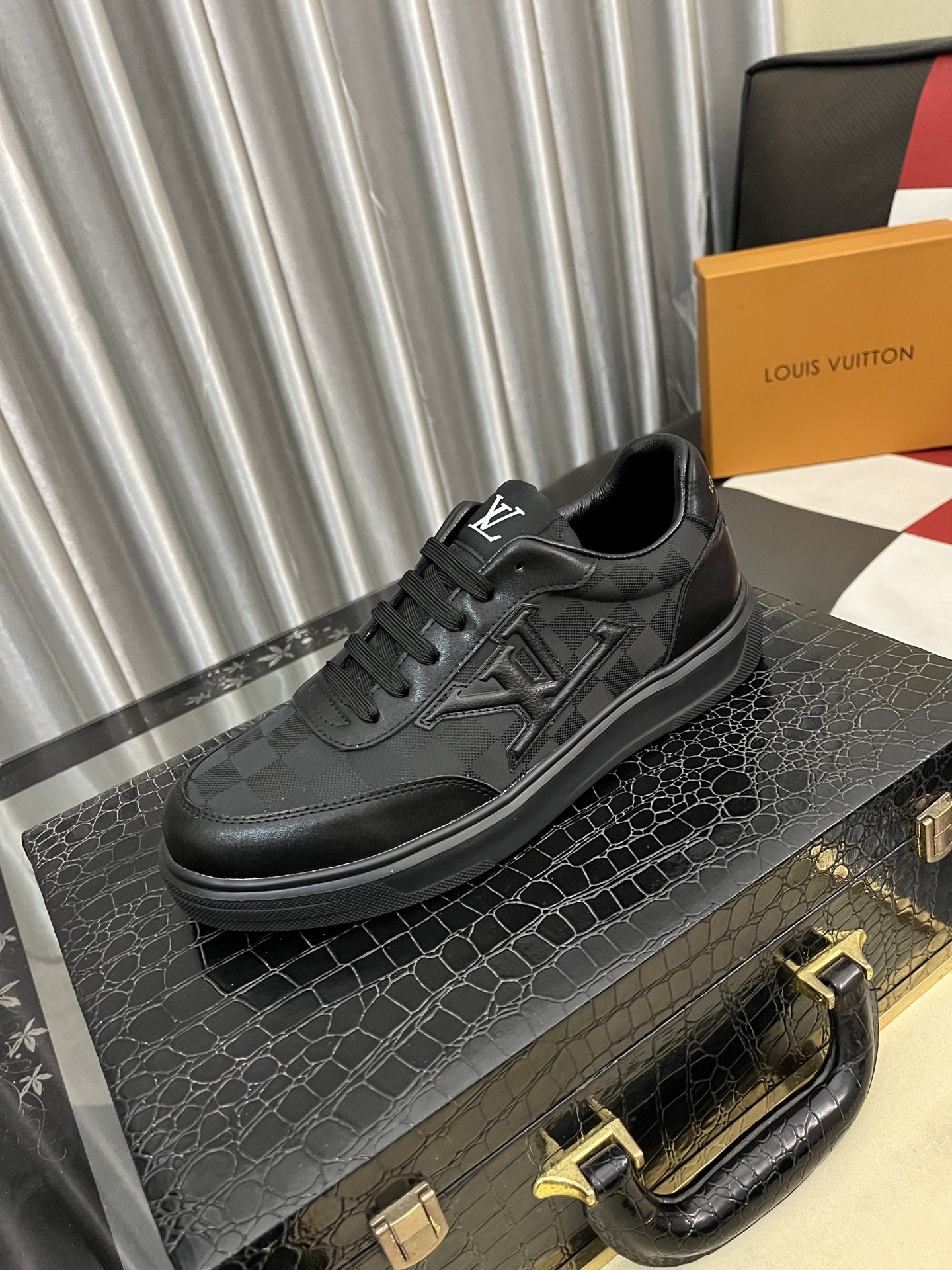 LV shoe