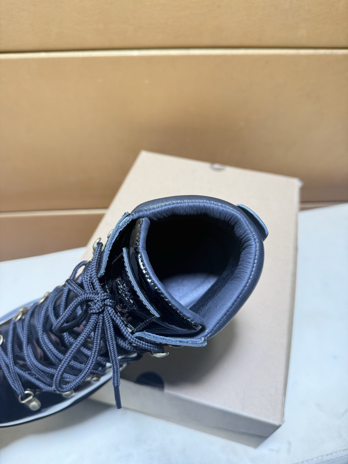 LV shoe