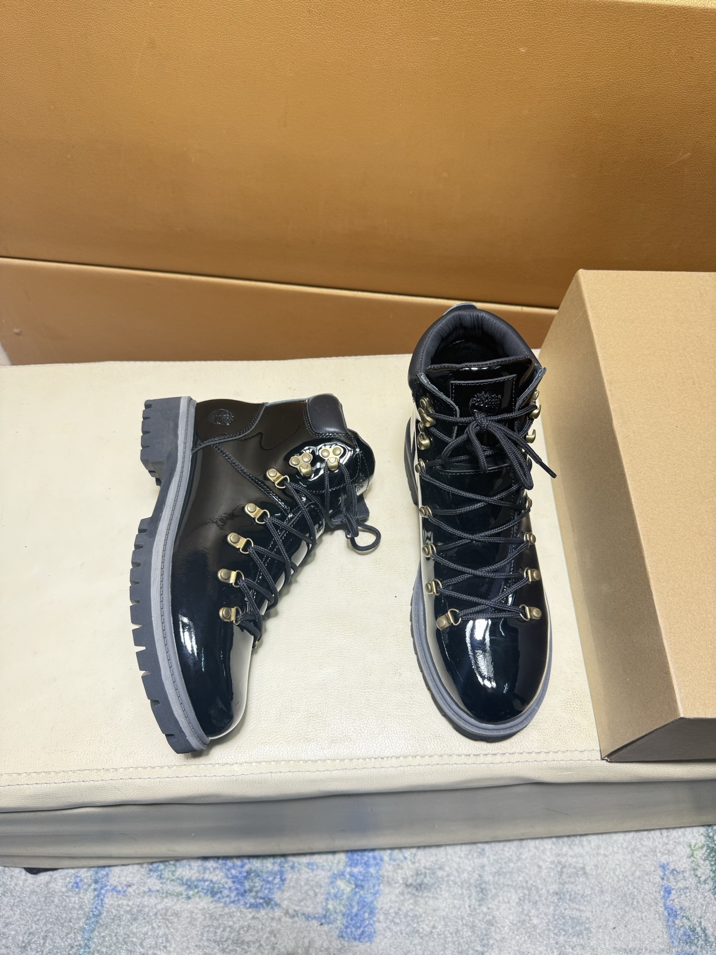 LV shoe