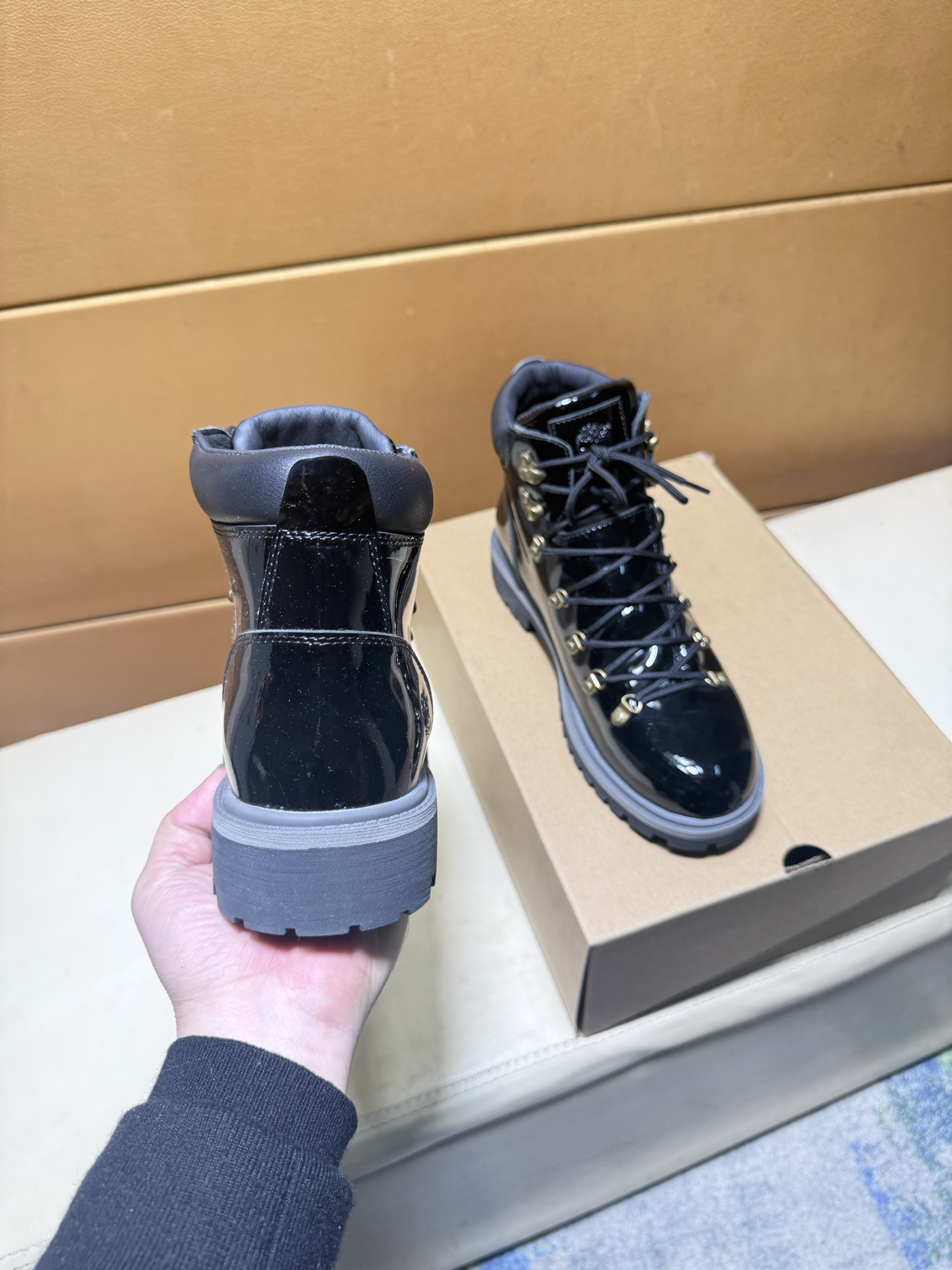 LV shoe