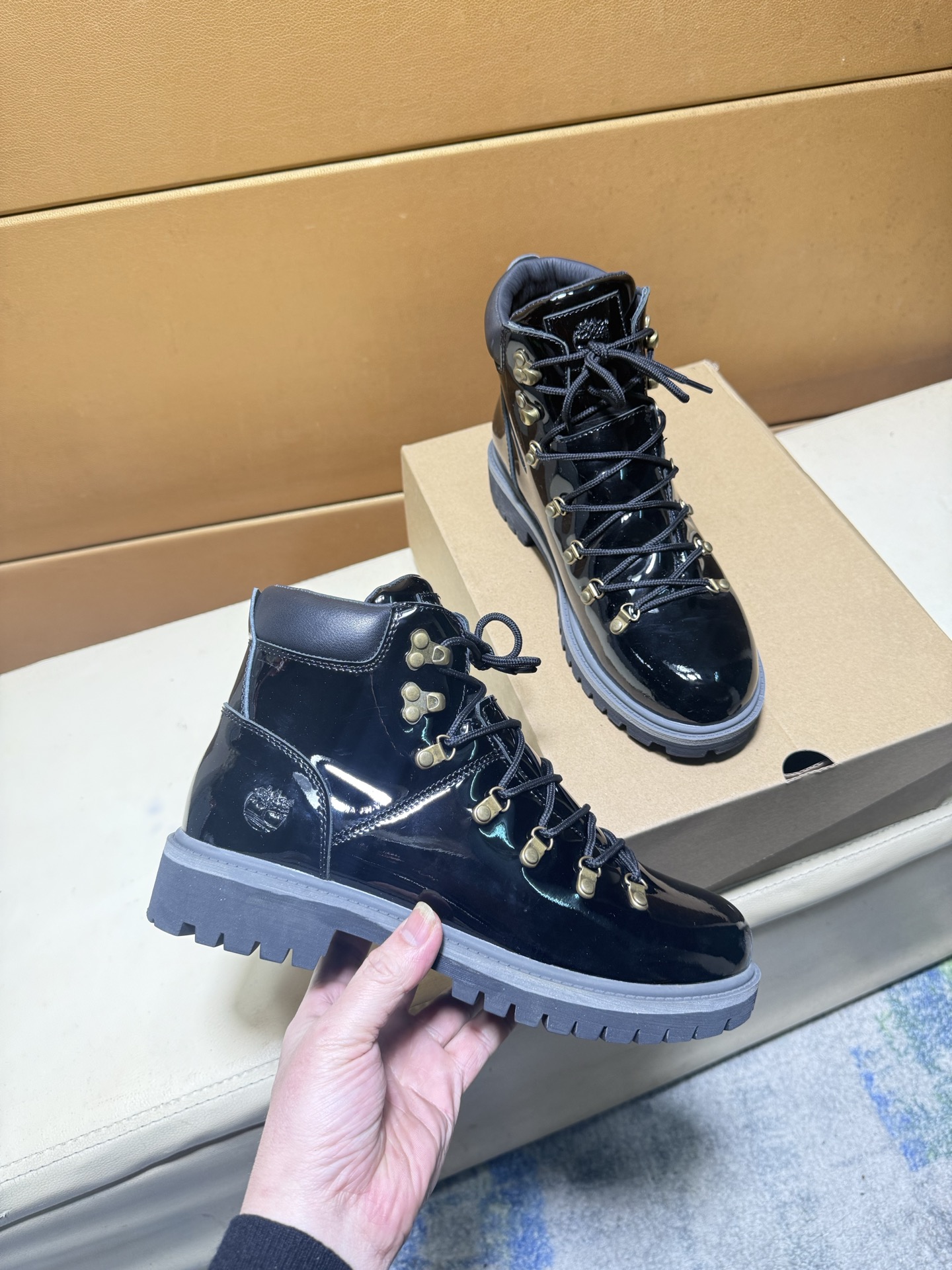 LV shoe