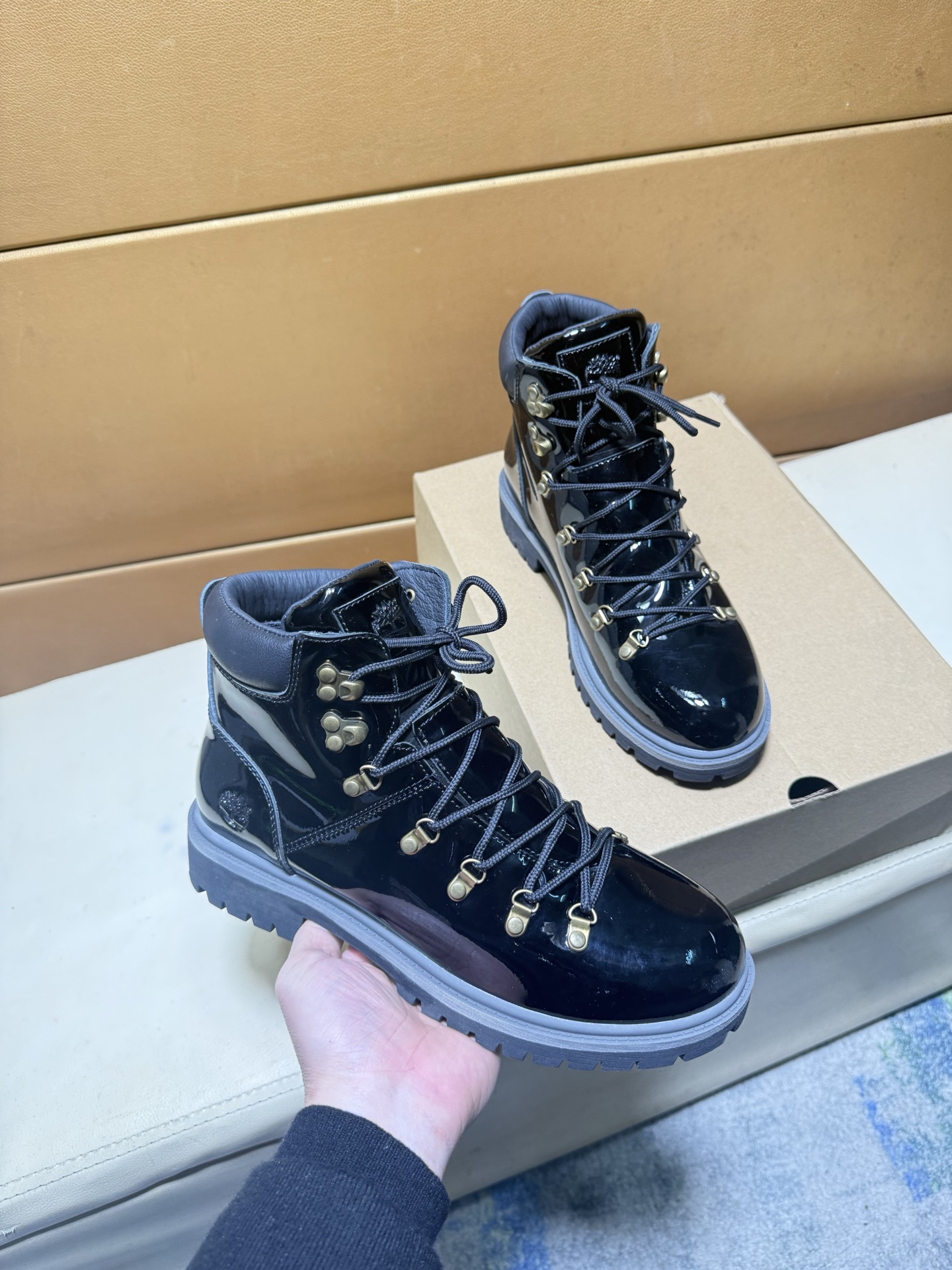 LV shoe