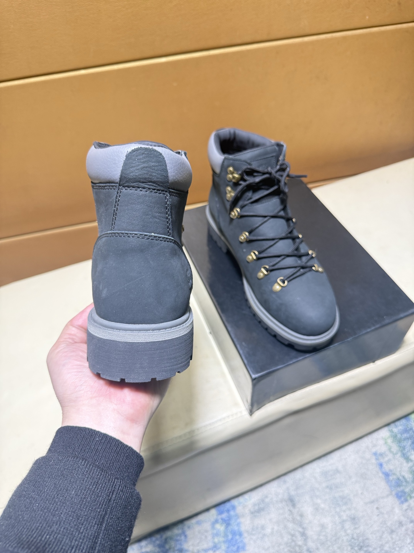 LV shoe