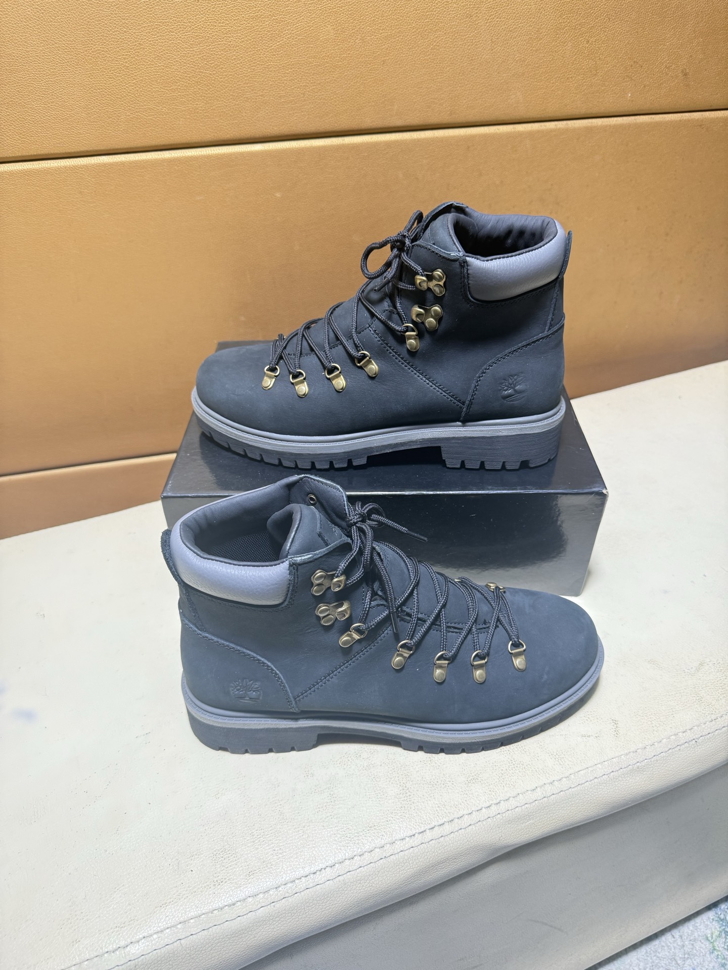 LV shoe