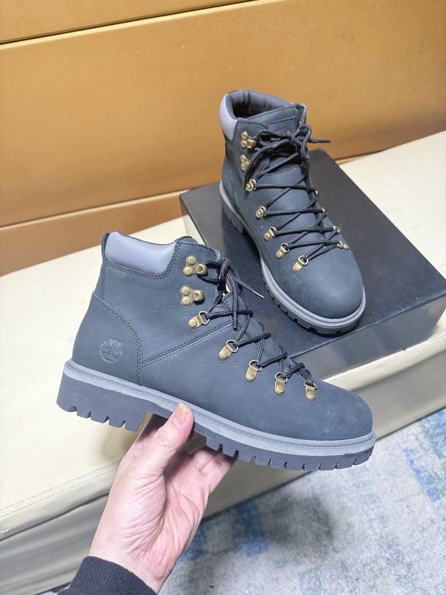 LV shoe