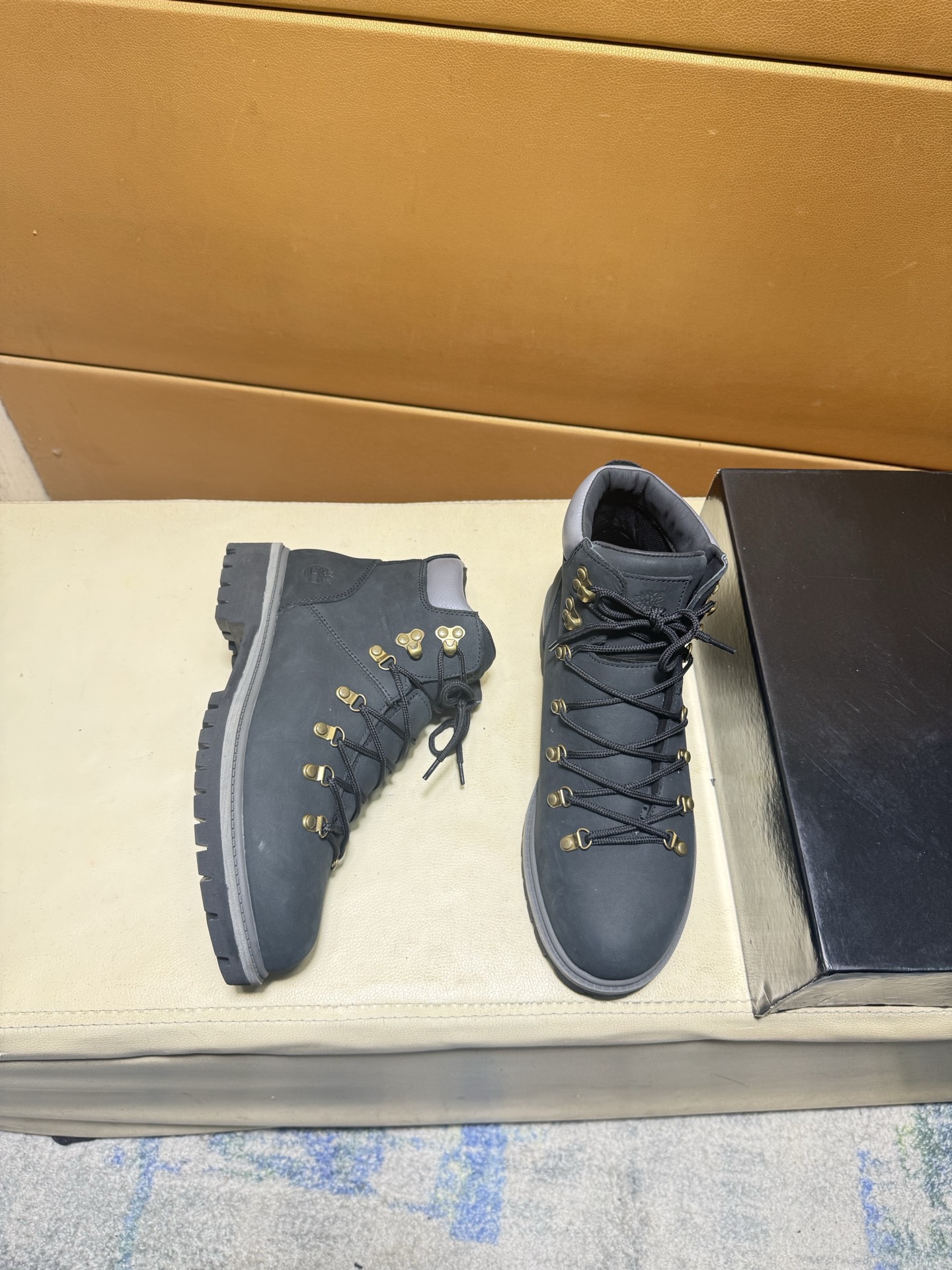 LV shoe