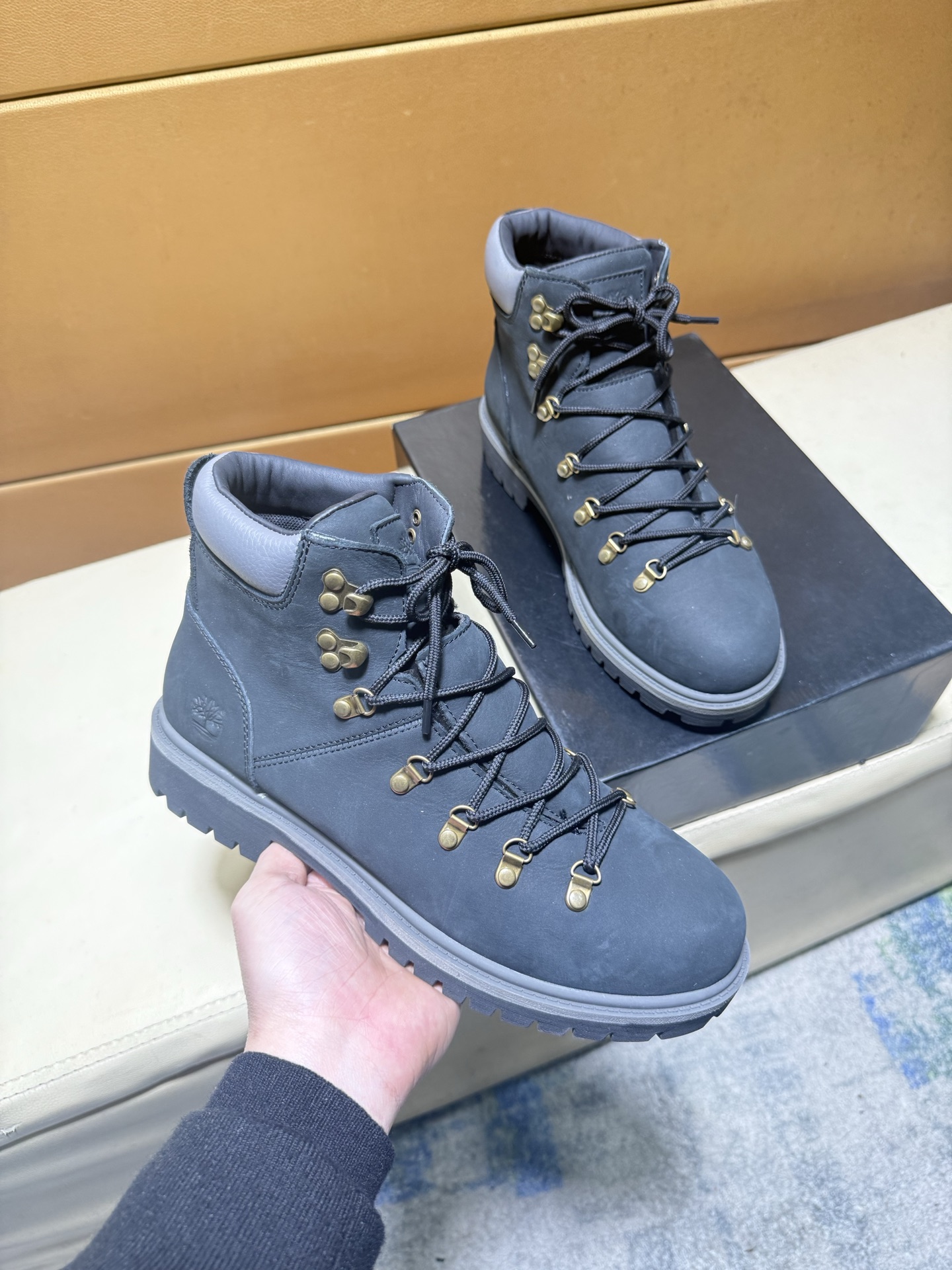 LV shoe