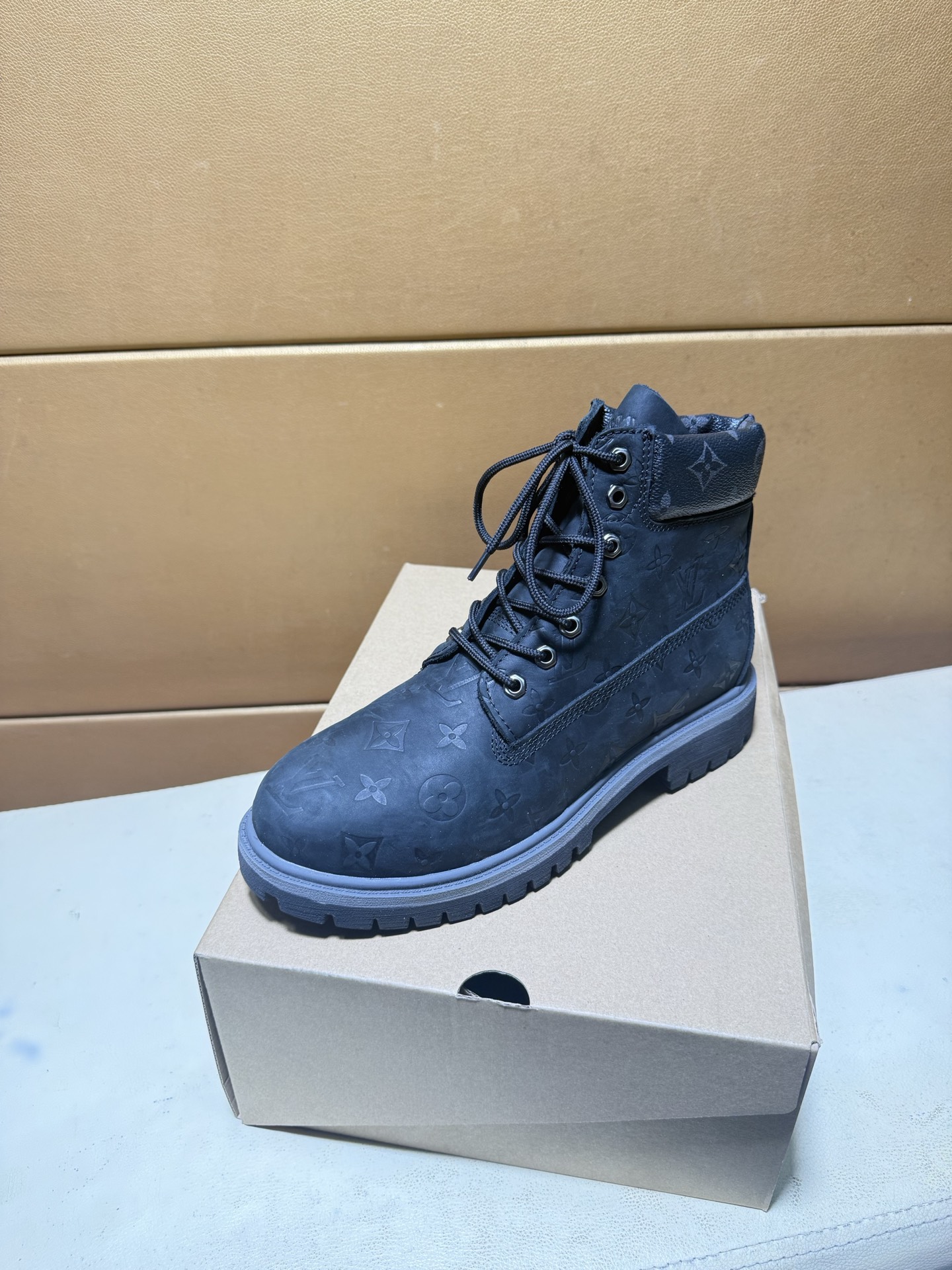LV shoe