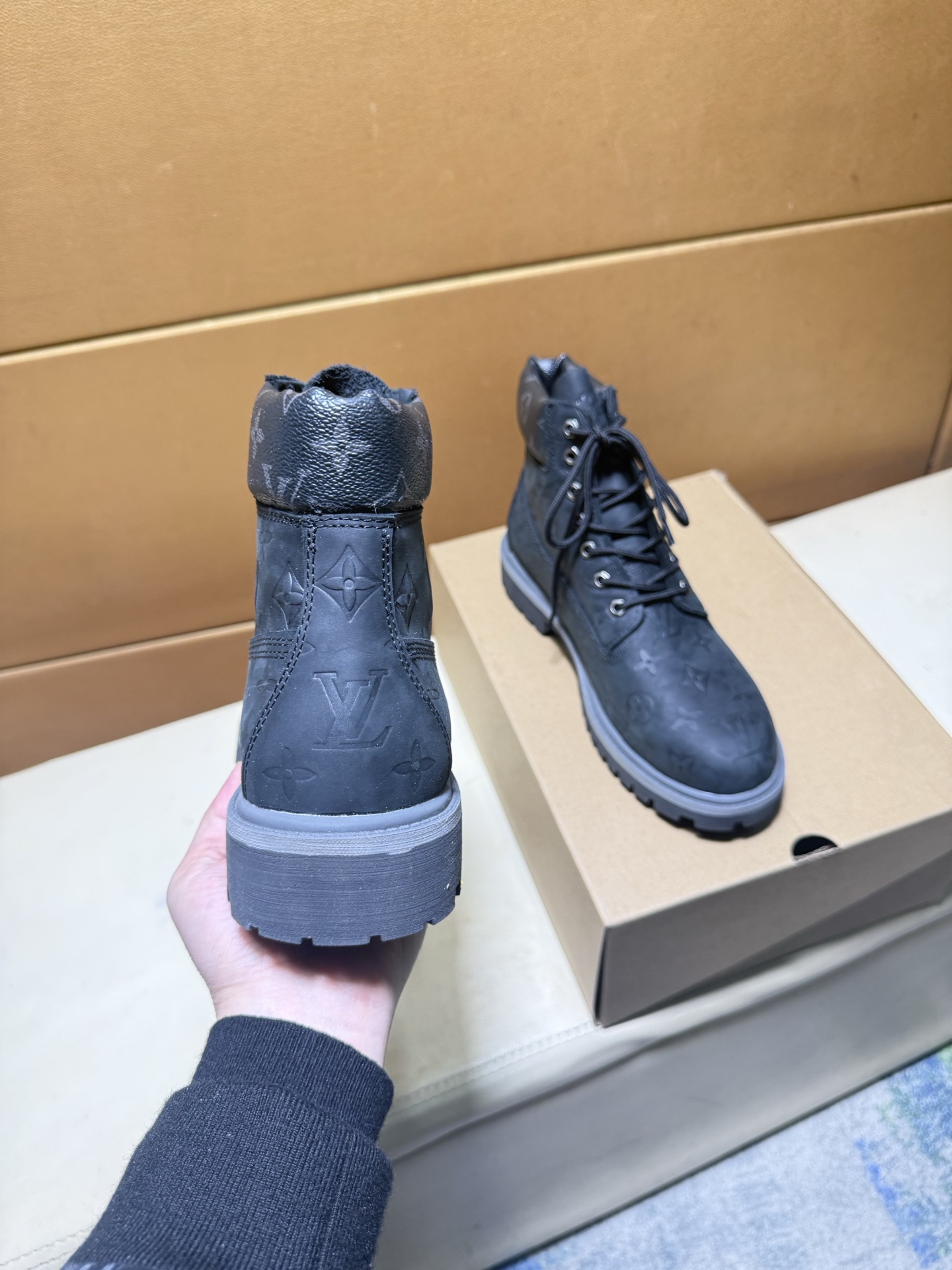 LV shoe