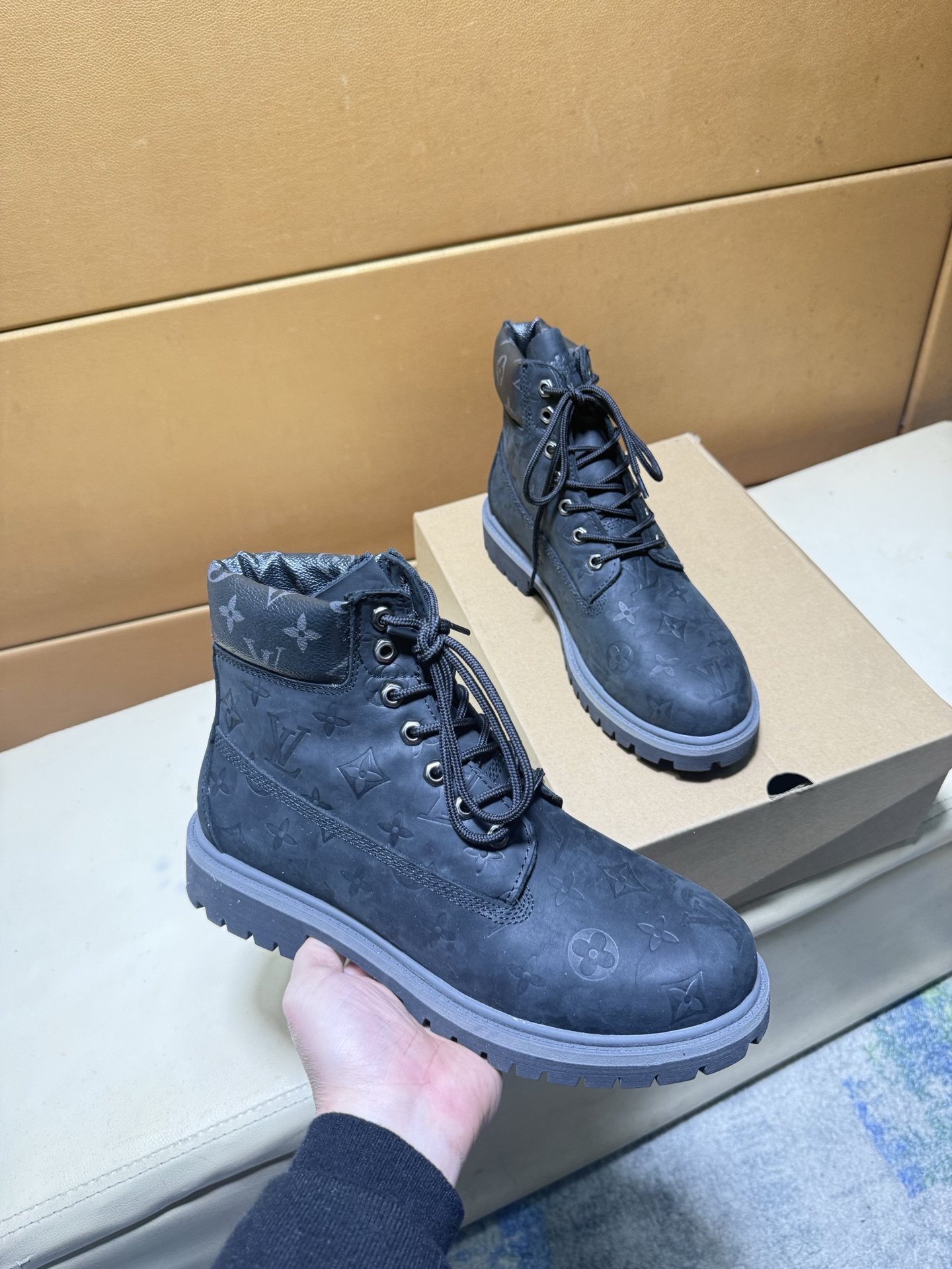 LV shoe