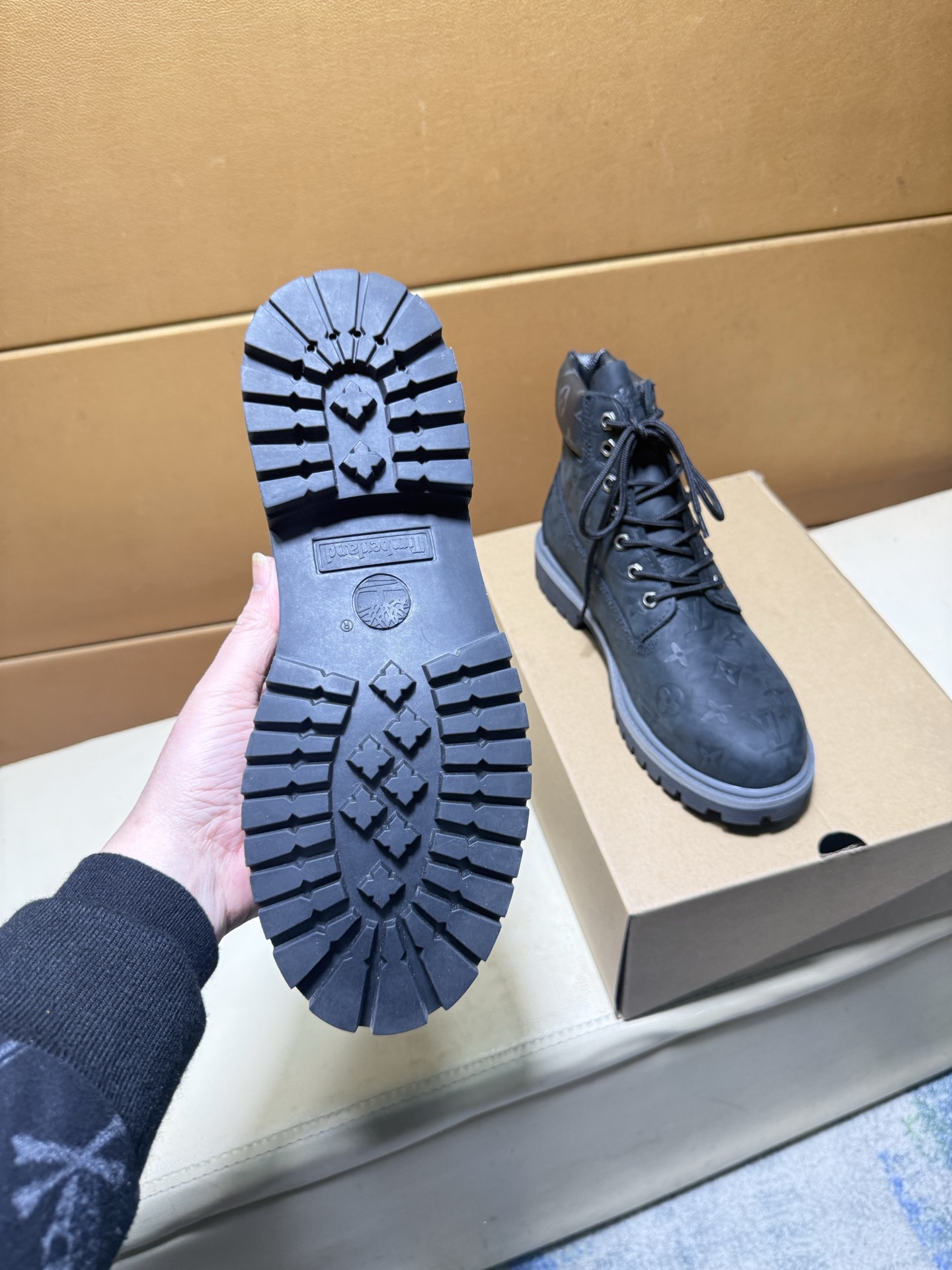 LV shoe