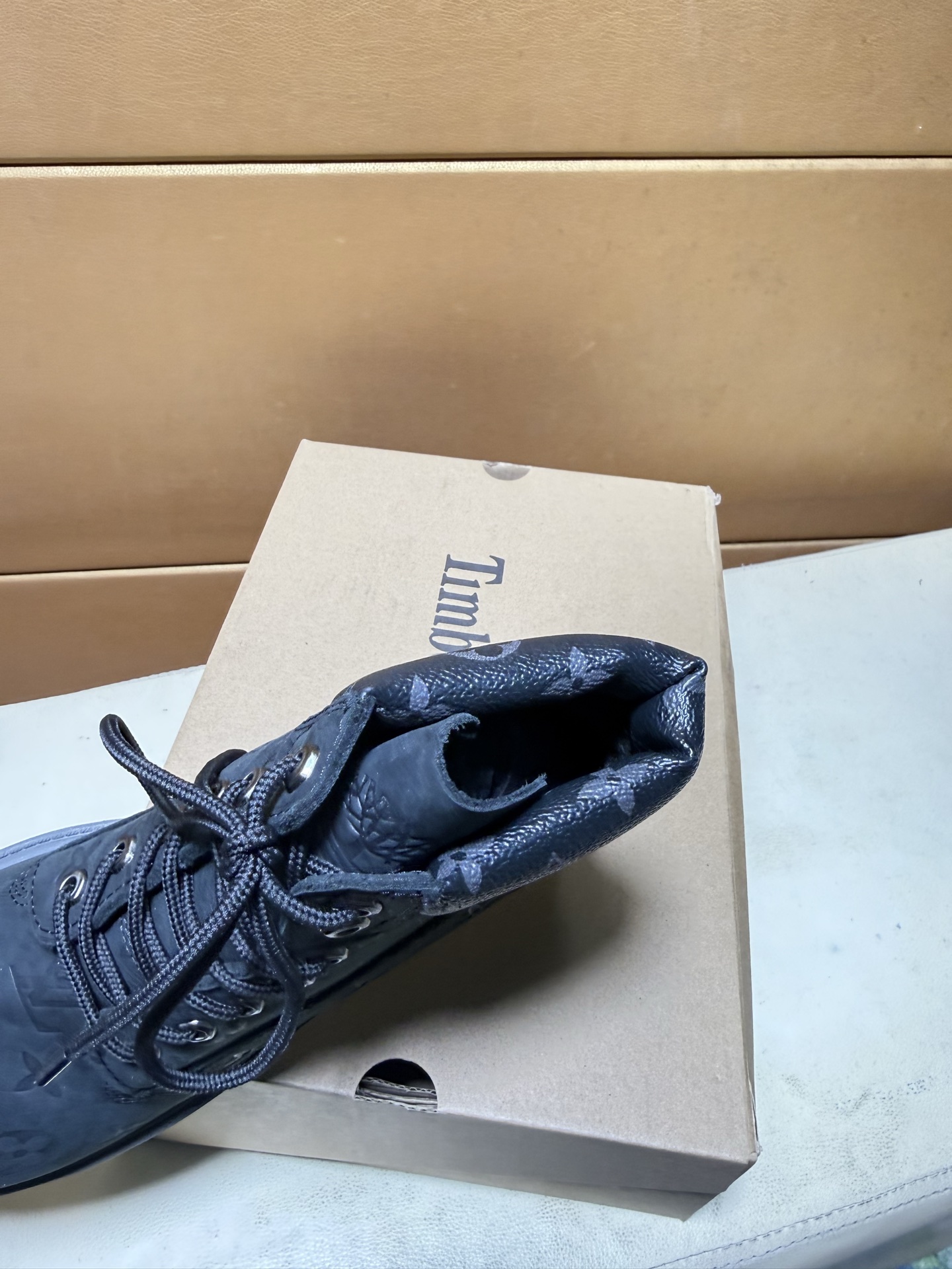 LV shoe