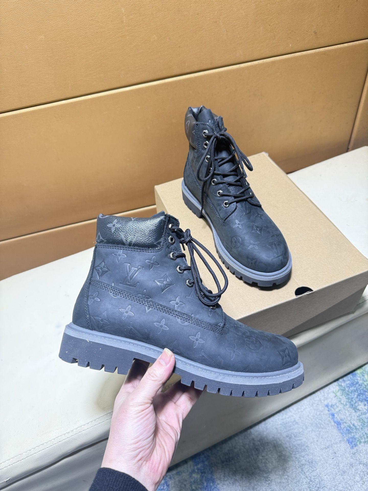 LV shoe