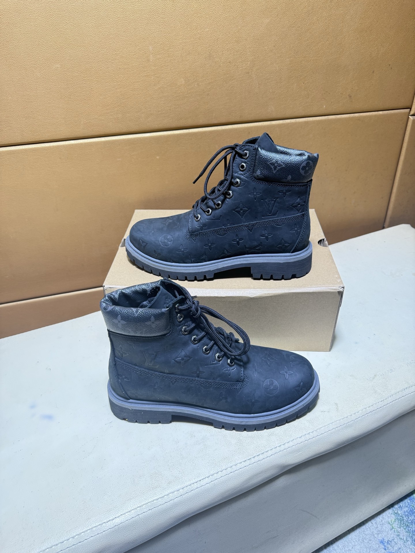 LV shoe