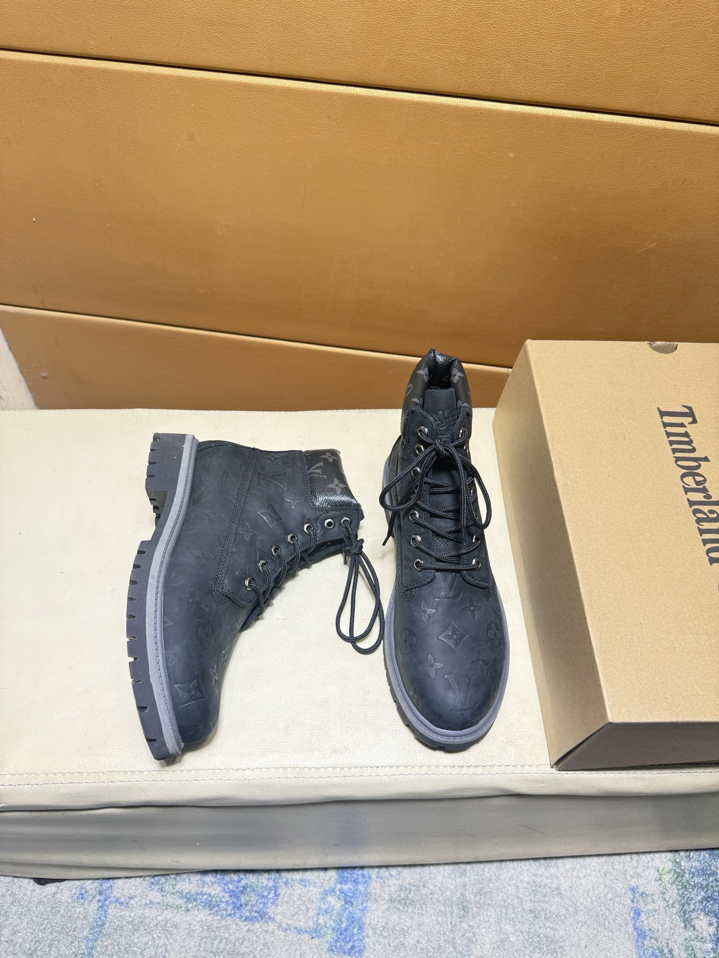LV shoe