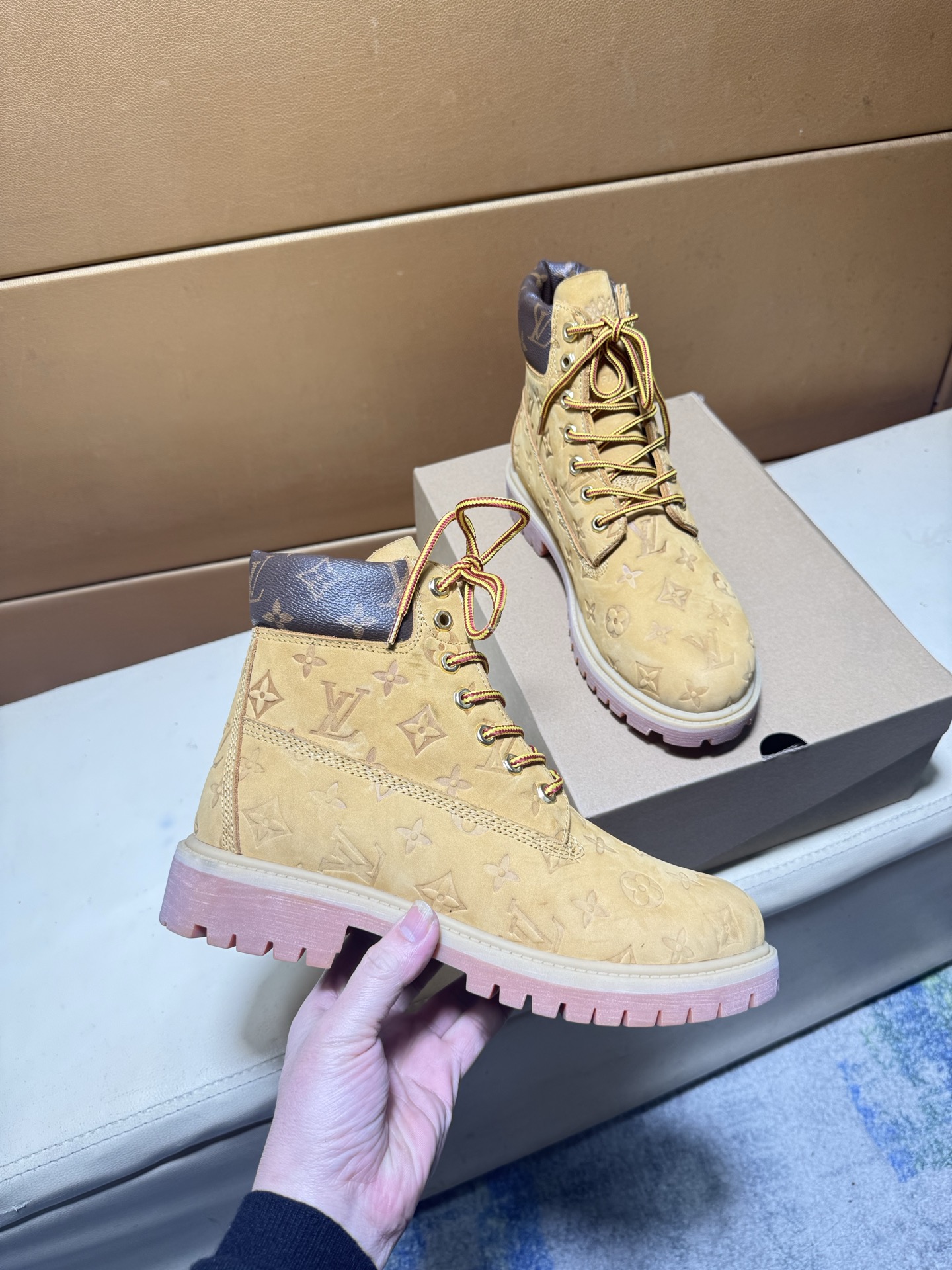LV shoe