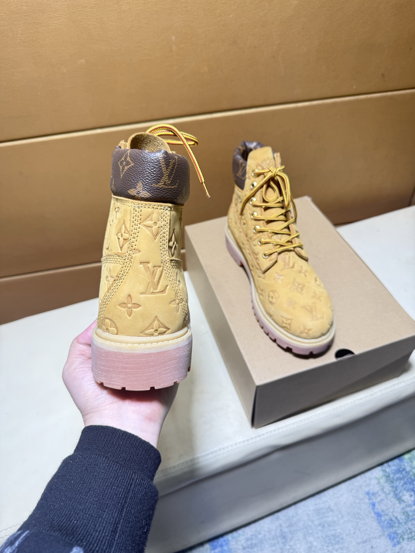 LV shoe