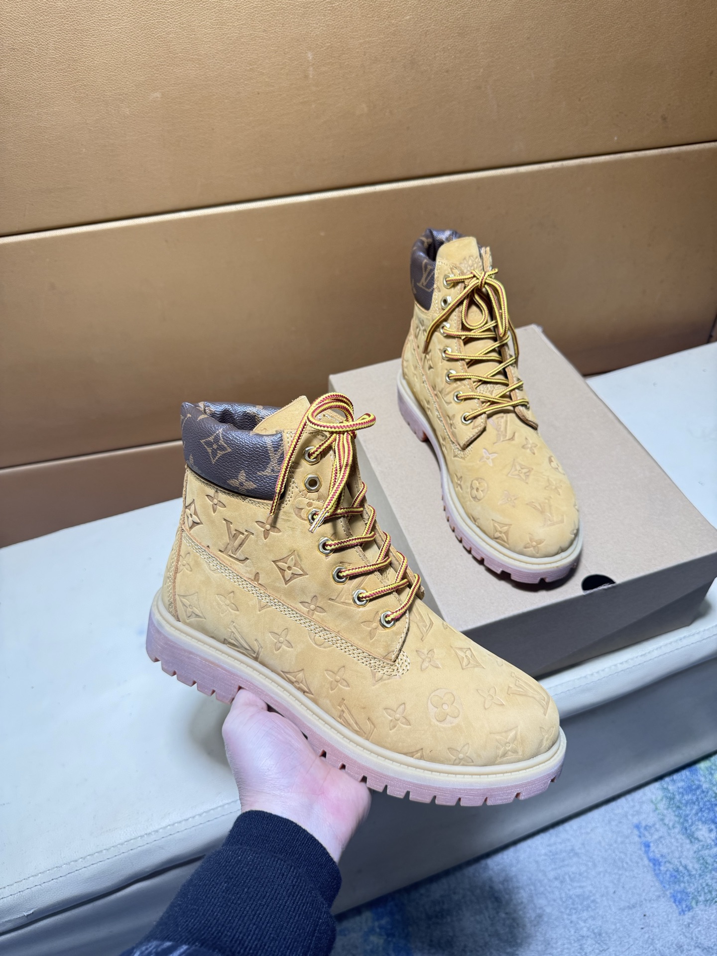 LV shoe