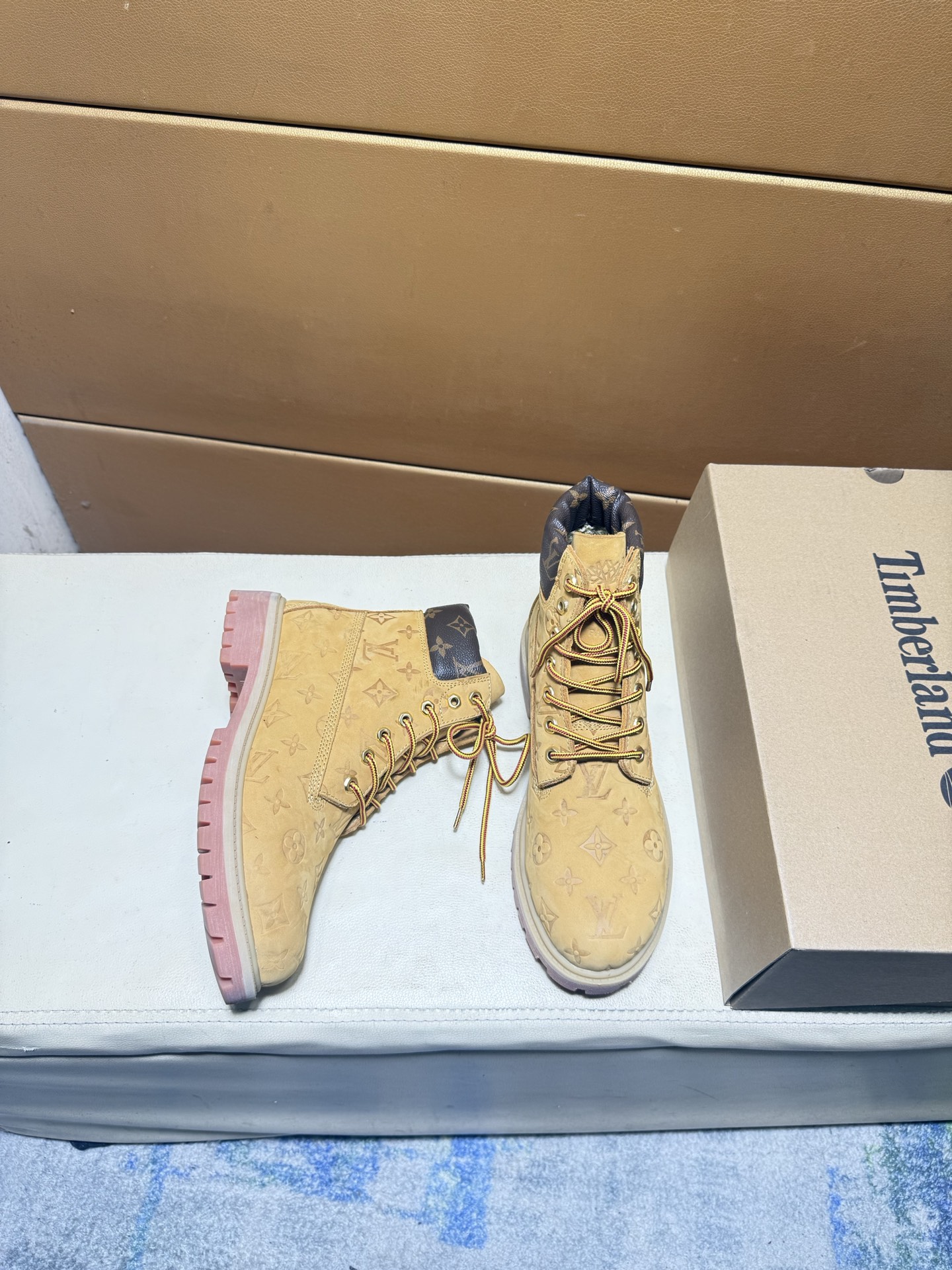 LV shoe