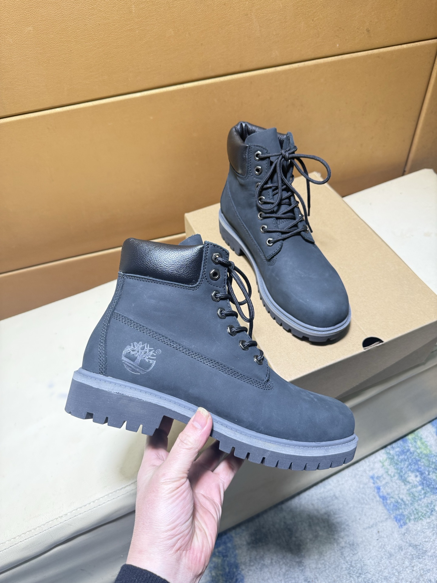 LV shoe