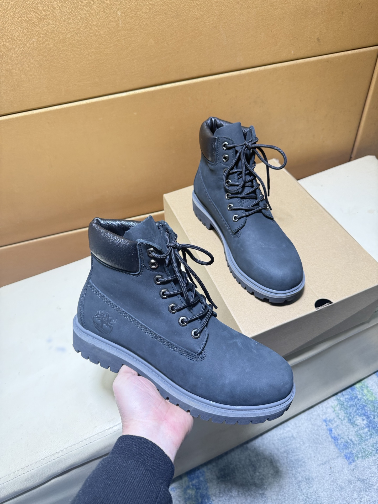 LV shoe