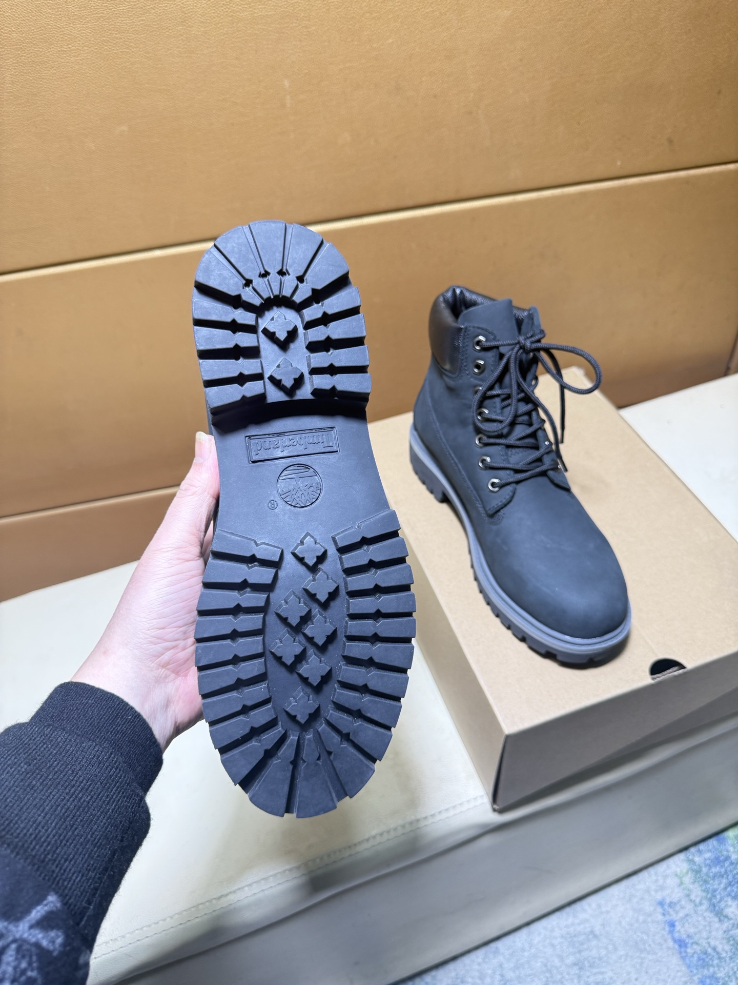 LV shoe