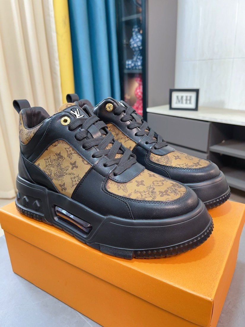 LV shoe
