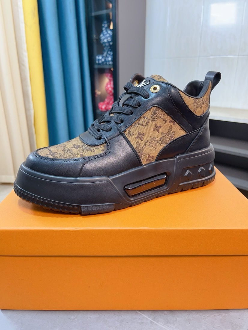 LV shoe