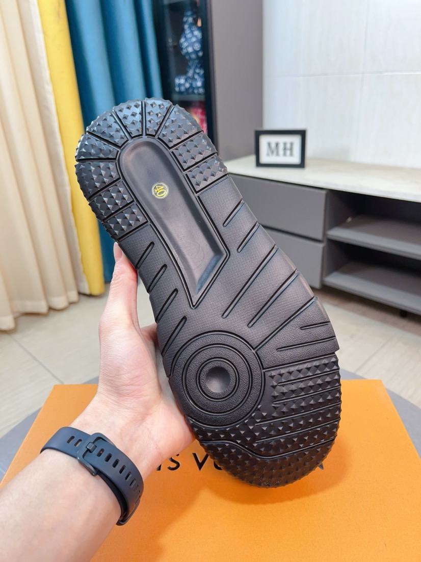 LV shoe