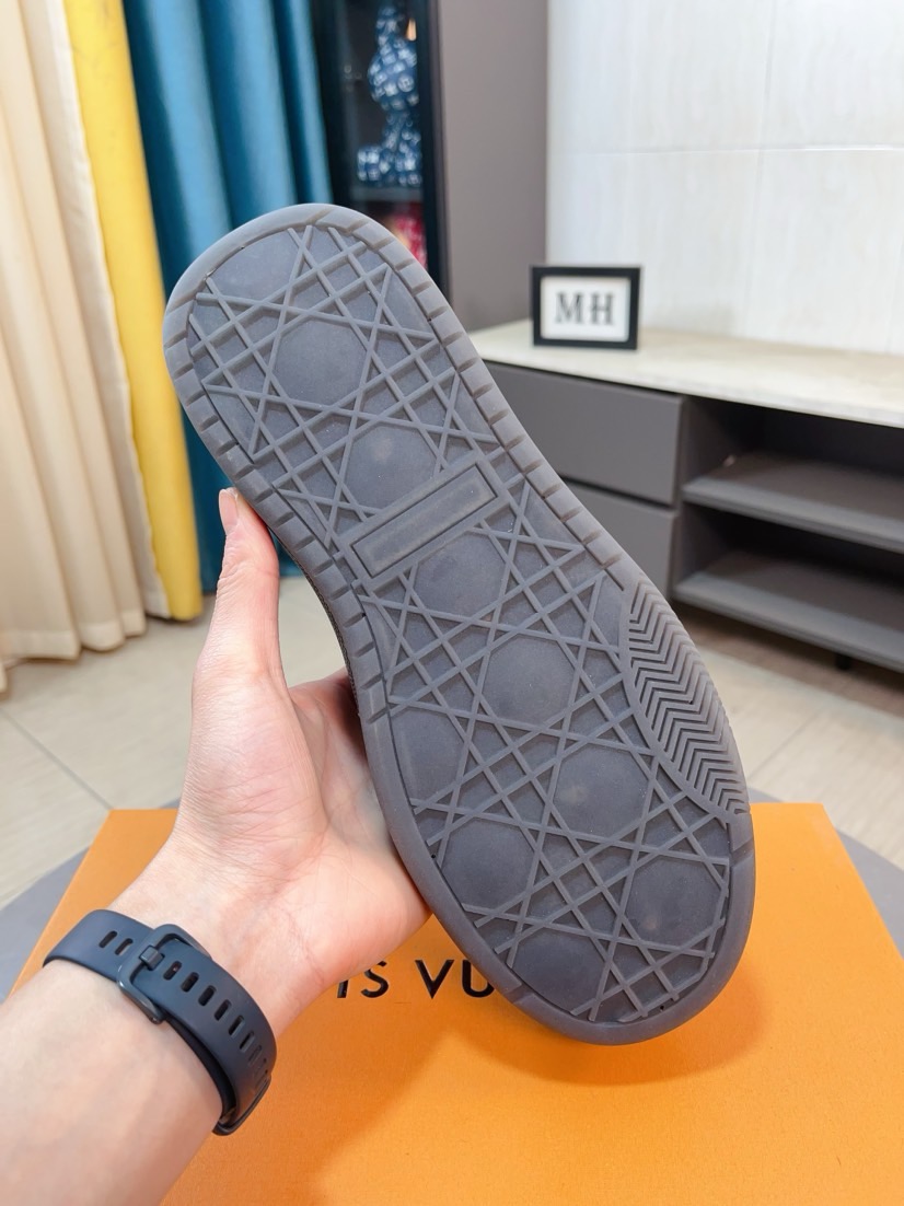 LV shoe