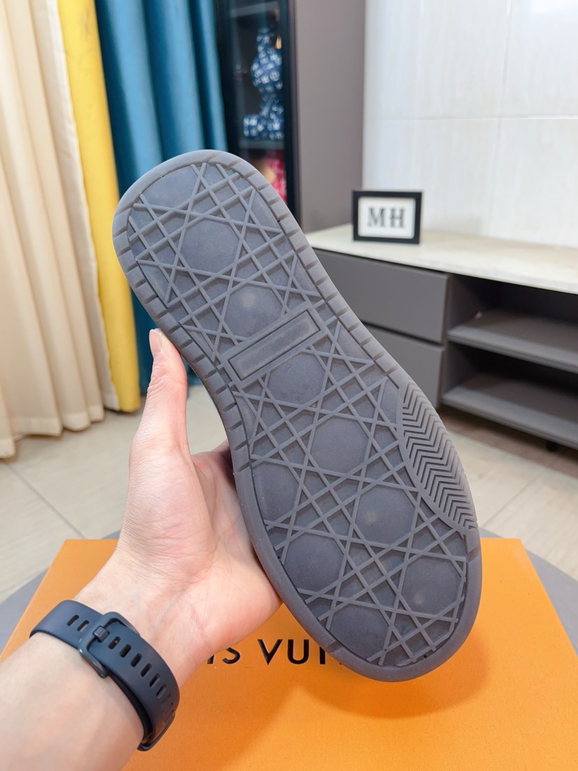 LV shoe