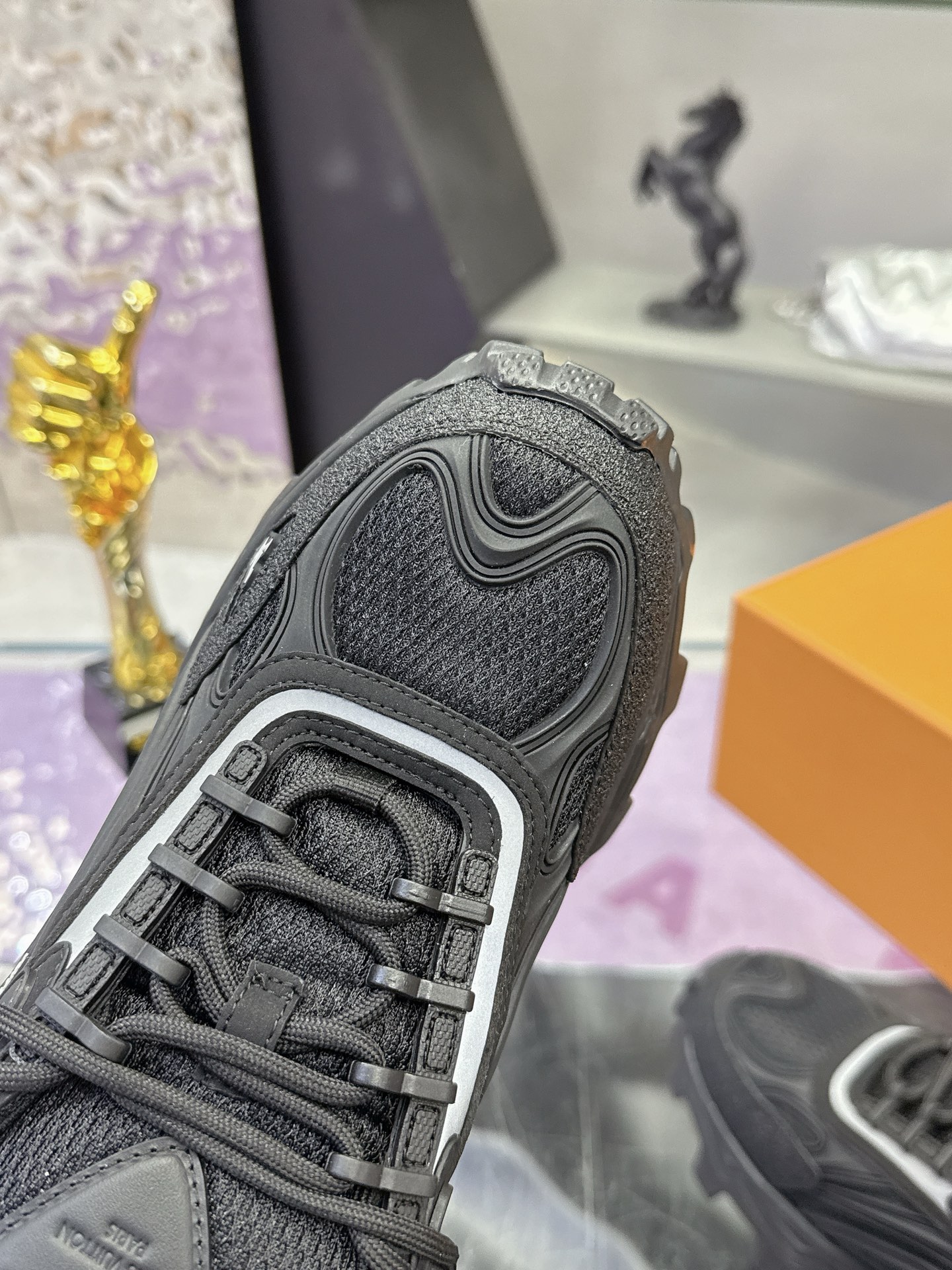 LV shoe