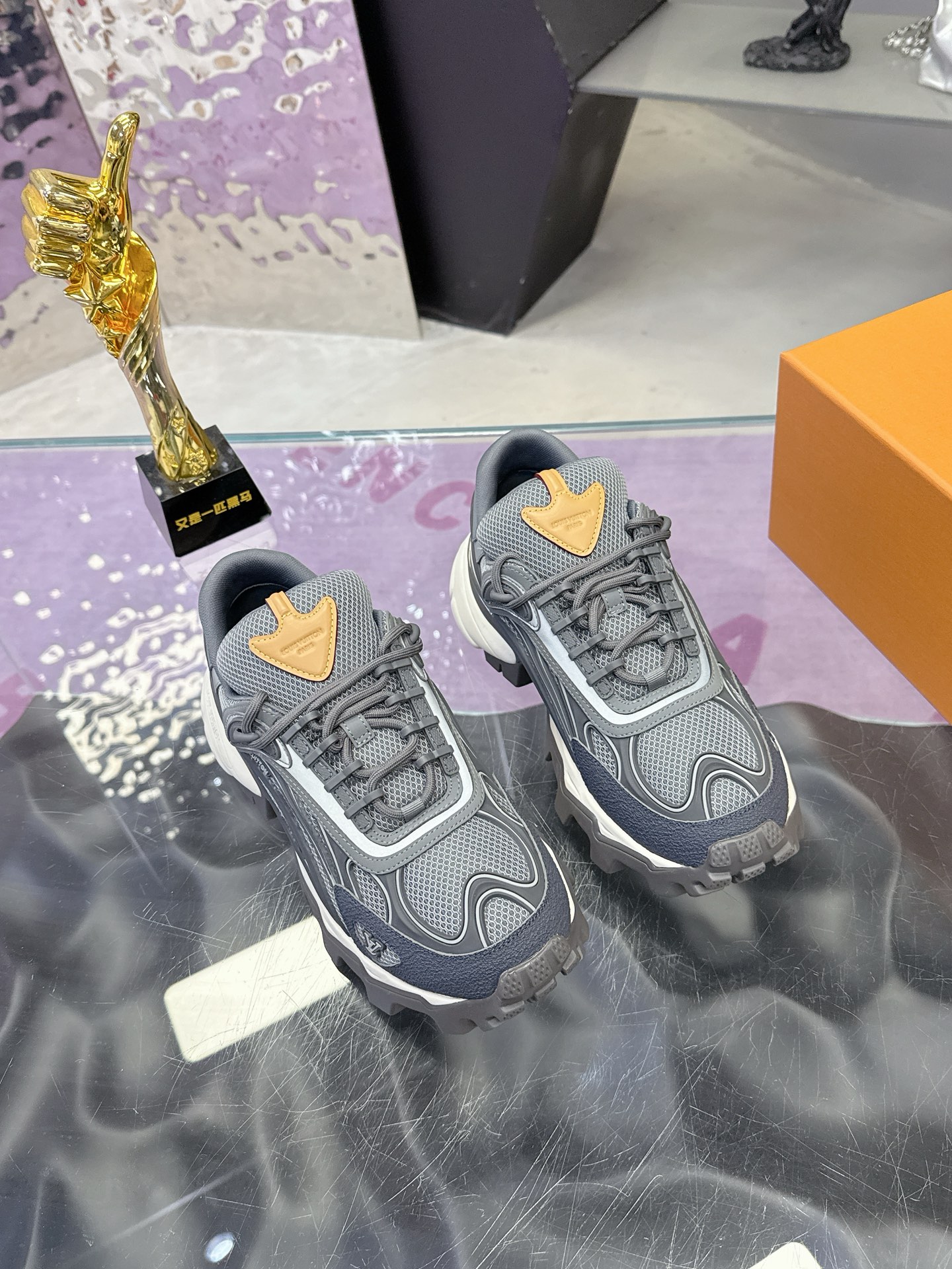 LV shoe