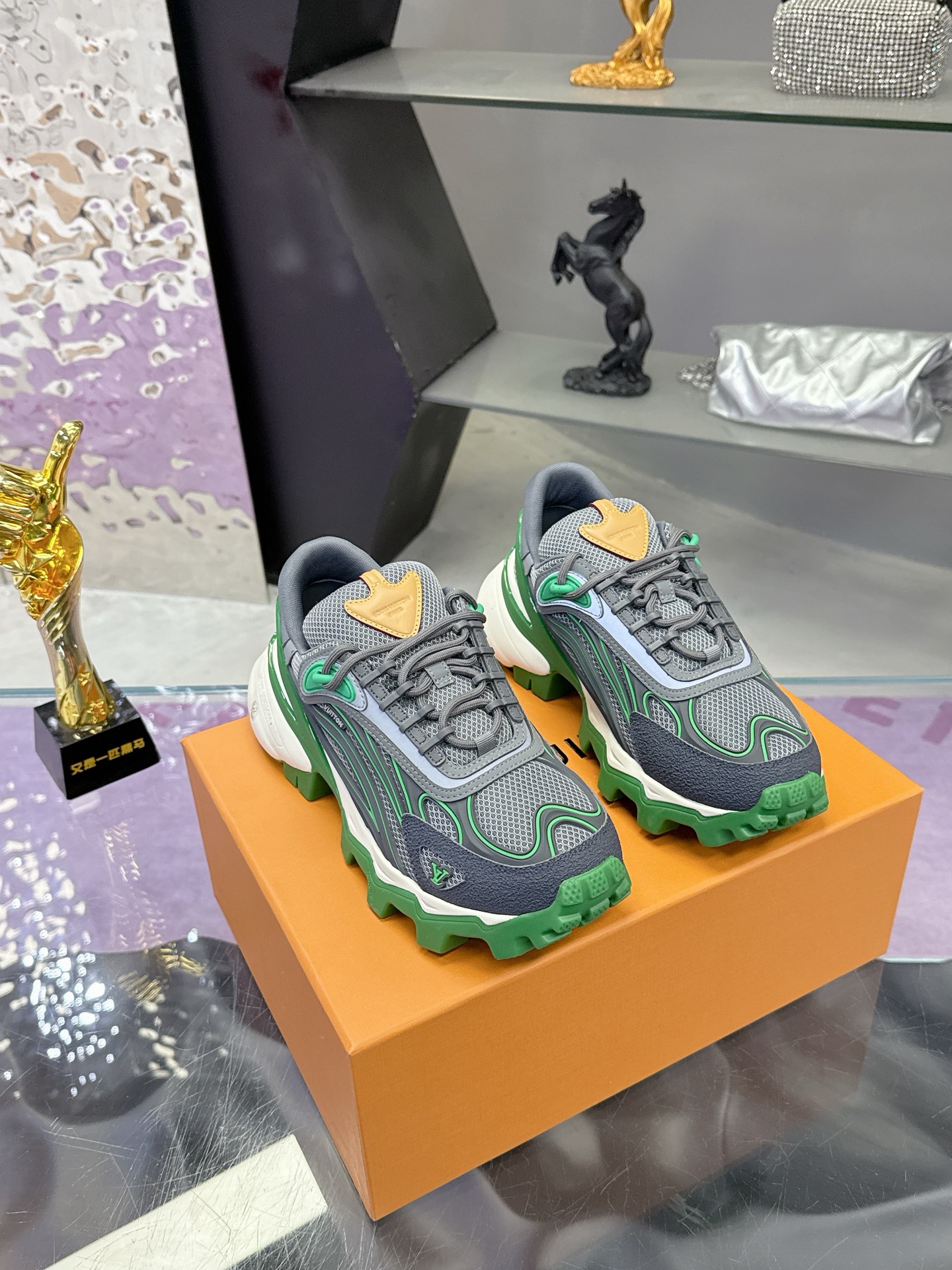 LV shoe