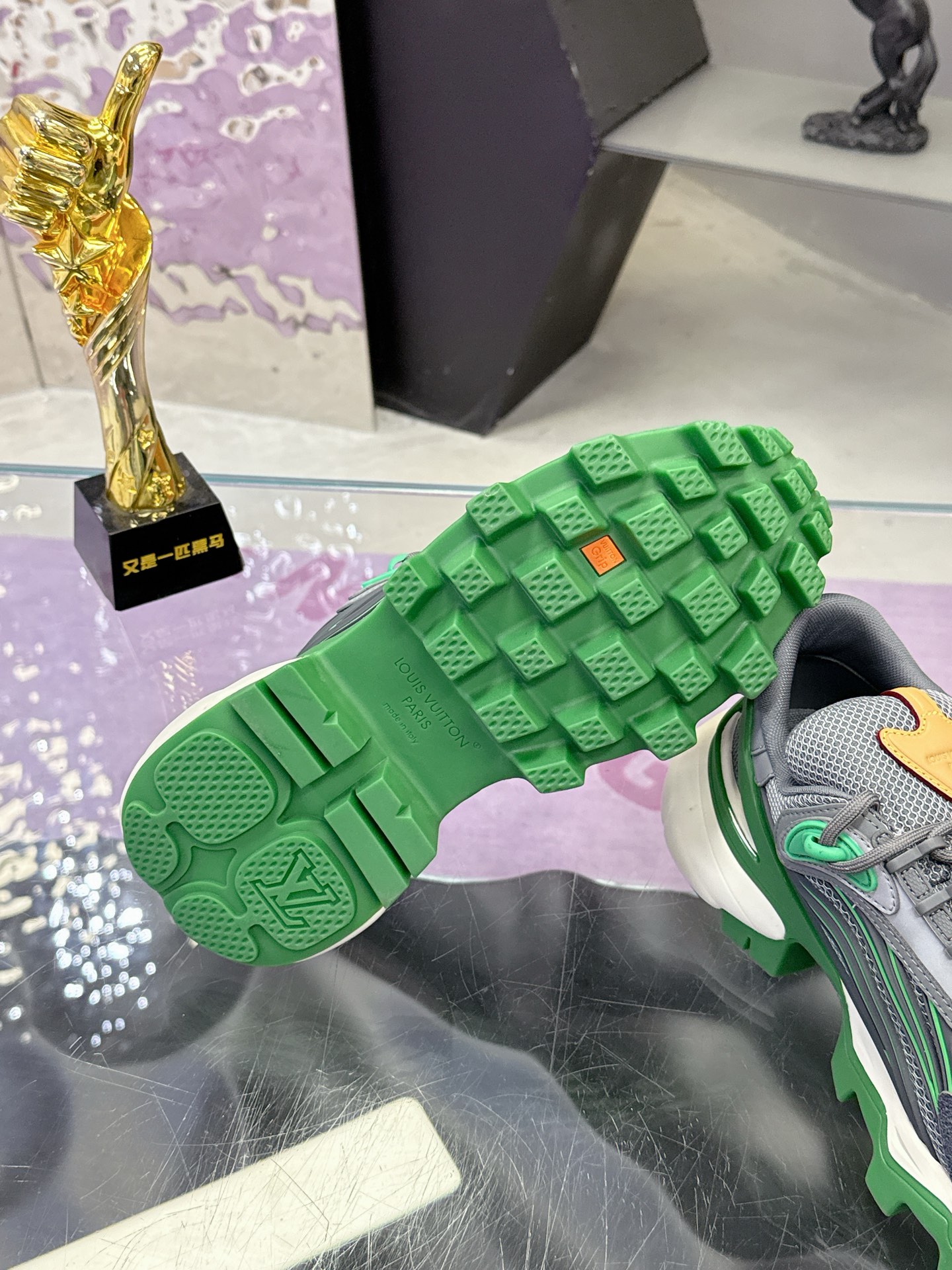 LV shoe
