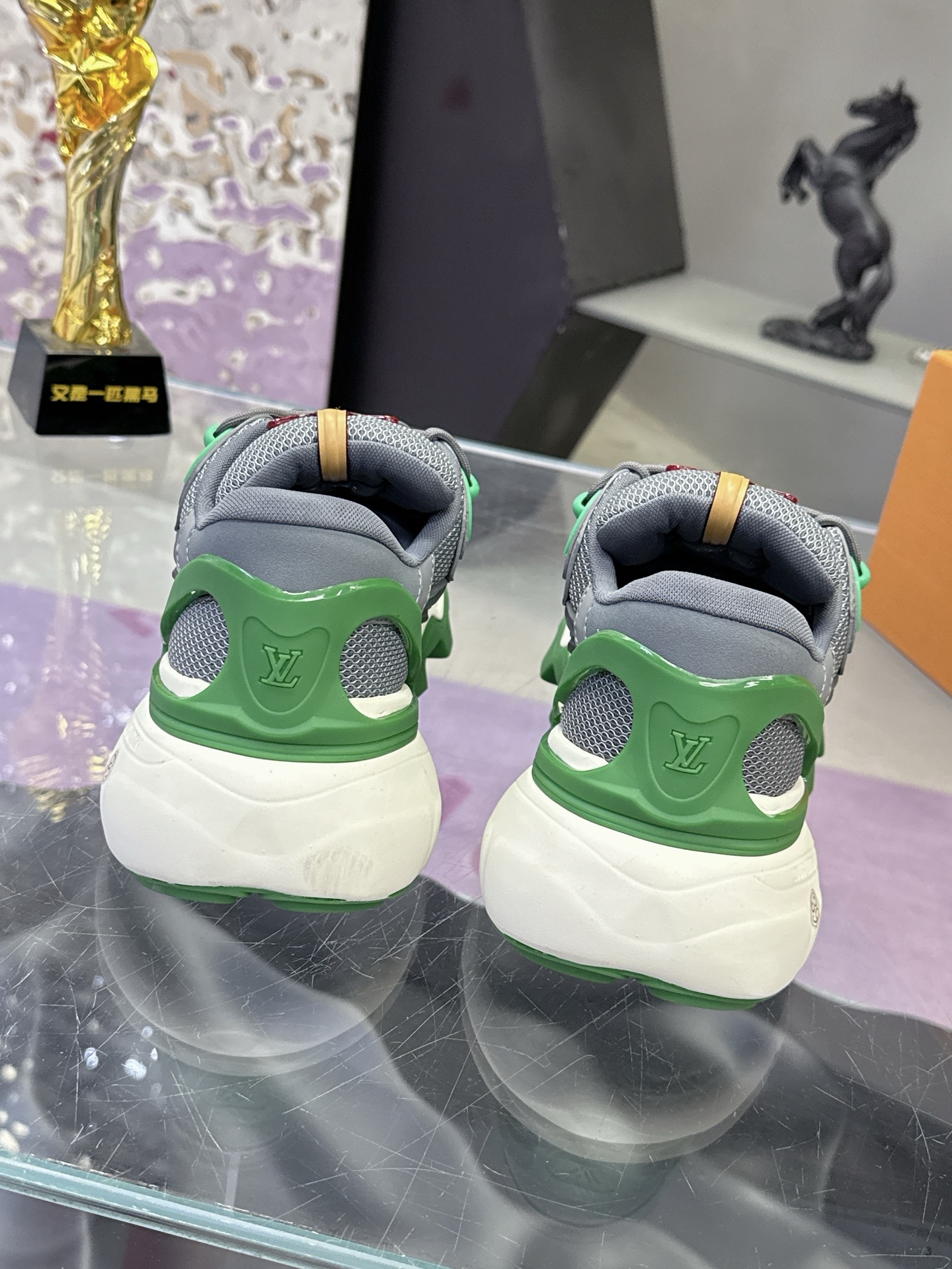 LV shoe