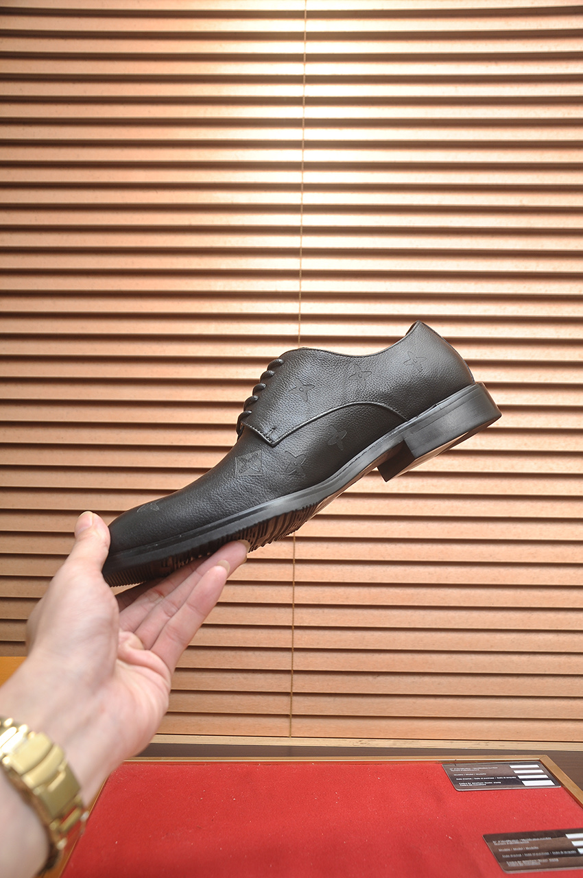 LV shoe