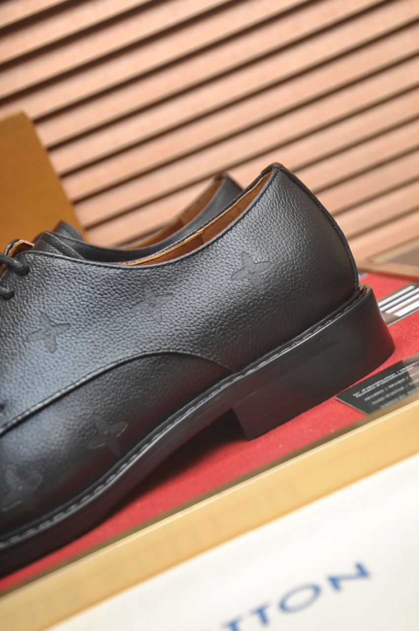 LV shoe
