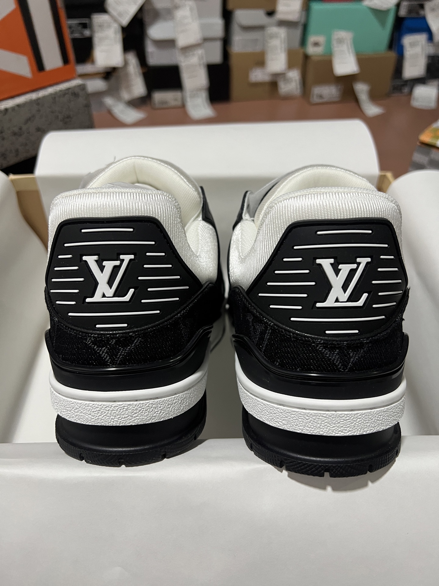 LV